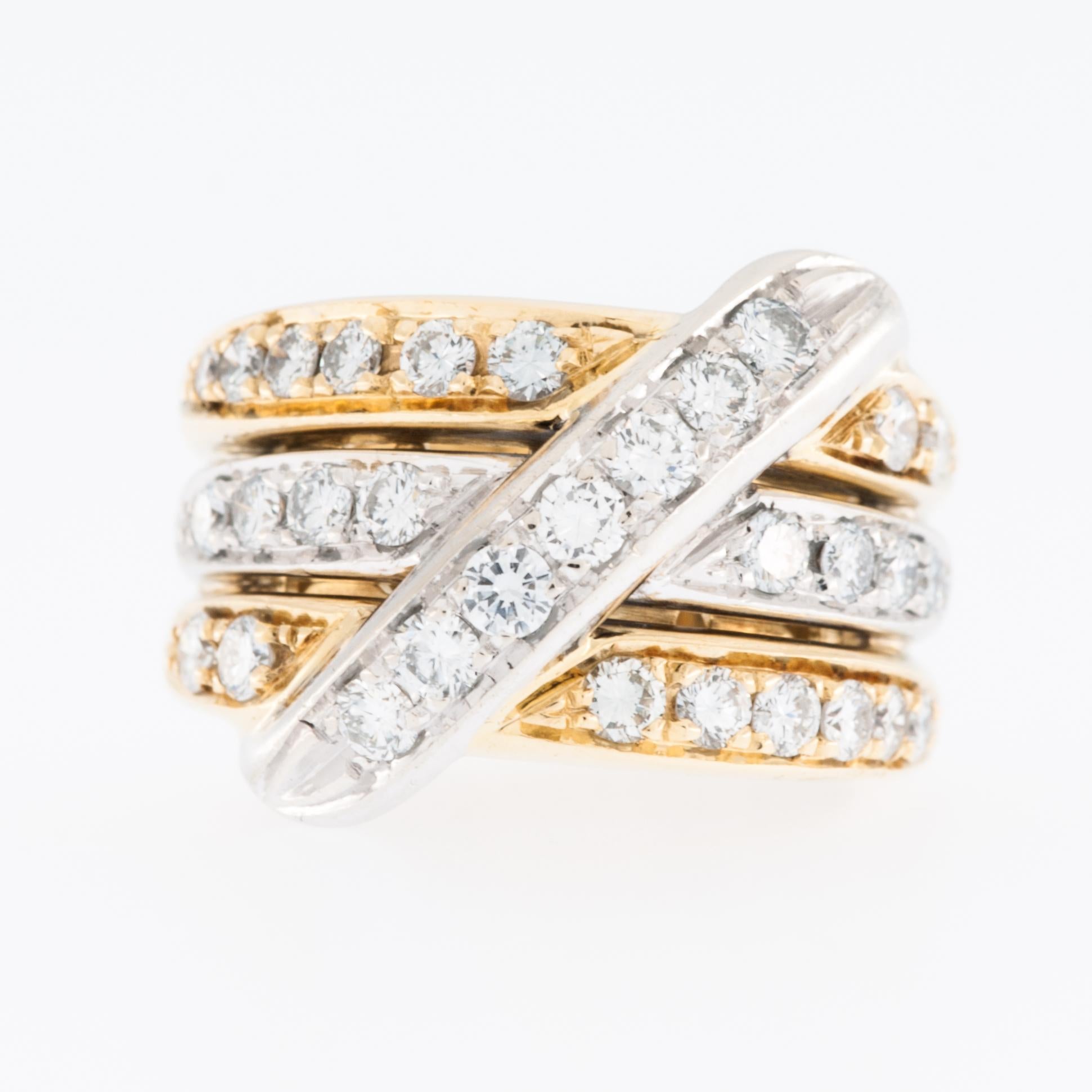 Taille brillant Bague italienne contemporaine en or 18 carats avec diamant en vente
