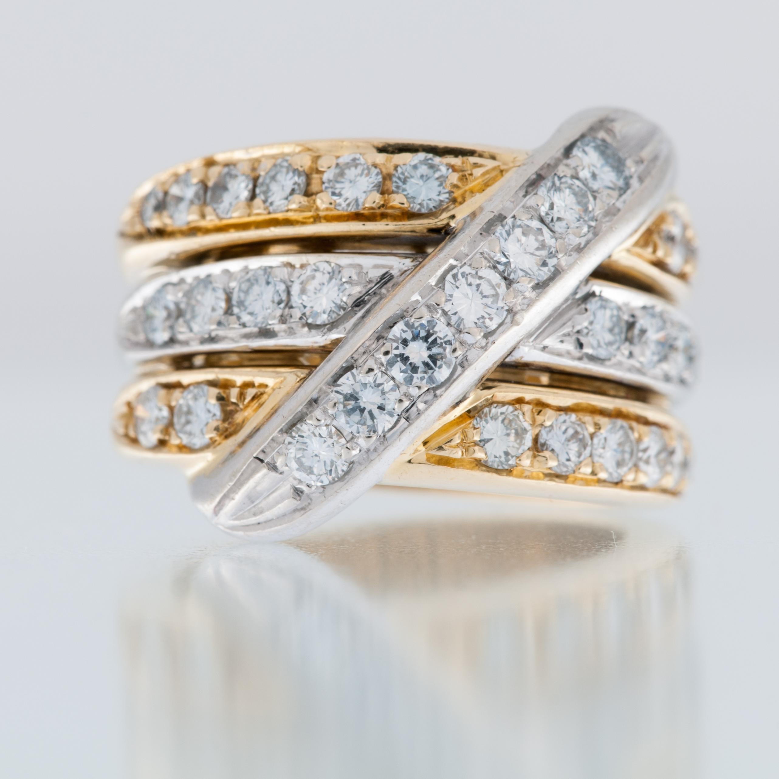 Bague italienne contemporaine en or 18 carats avec diamant Pour femmes en vente