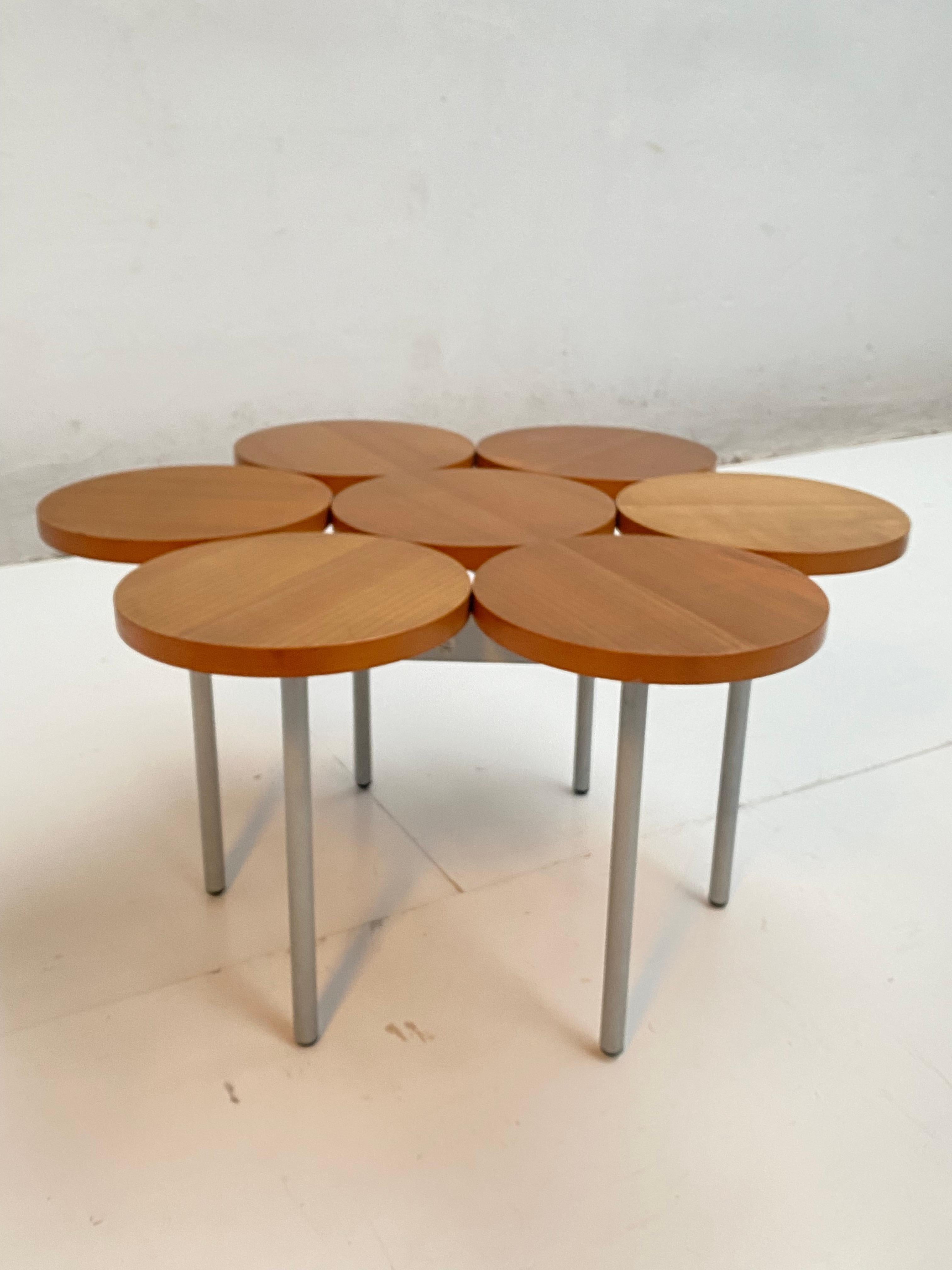 Post-Modern Contemporary Italian 'Flower' Shaped Side Table 'Progetti' Made in Italy 2000's  For Sale