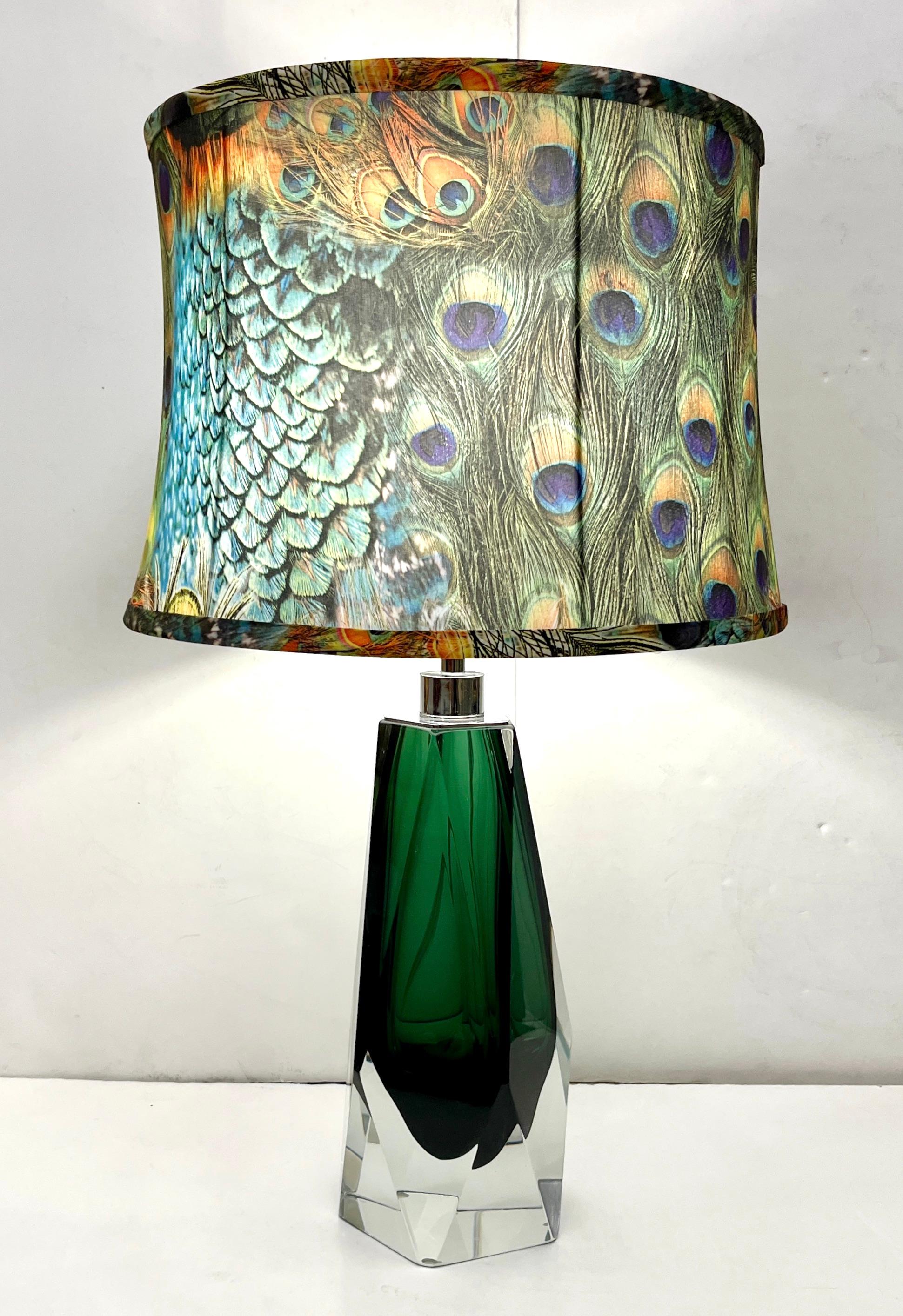 Contemporary Italian Pair of Murano Glass Lamps, work of Art signed by Alberto Donà, entirely blown and handcrafted, the glass body is diamond cut and worked in Sommerso with a deep green color enveloped and overlaid in crystal clear Murano glass.