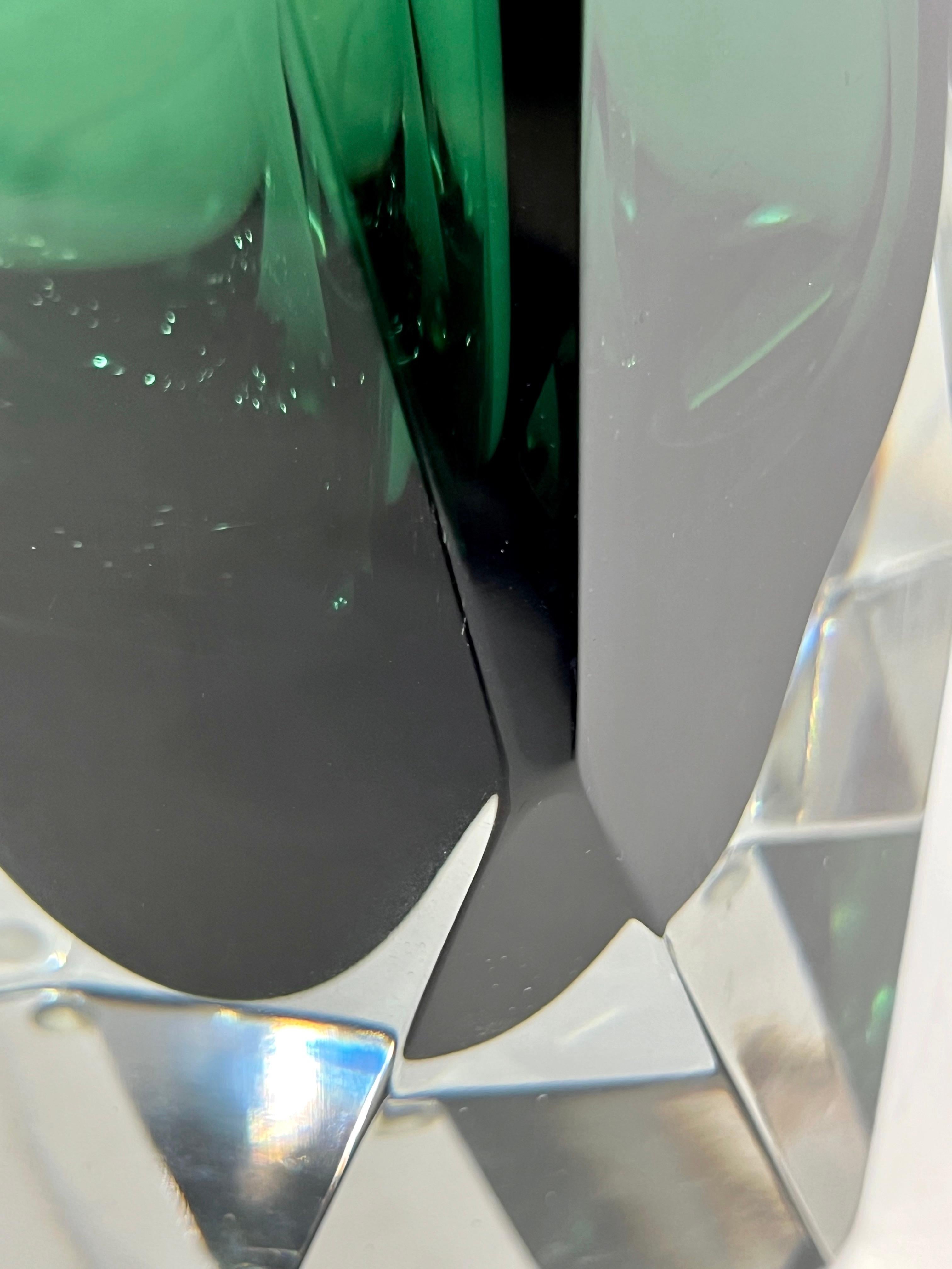 Contemporary Italian Forest Green Diamond Cut Crystal Murano Glass Table Lamps In New Condition For Sale In New York, NY