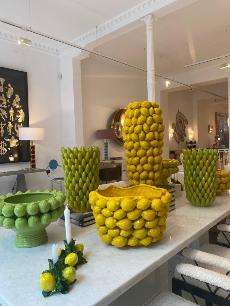 Céramique Coupe à fruits italienne contemporaine, vase en céramique avec motifs de fruits en vente