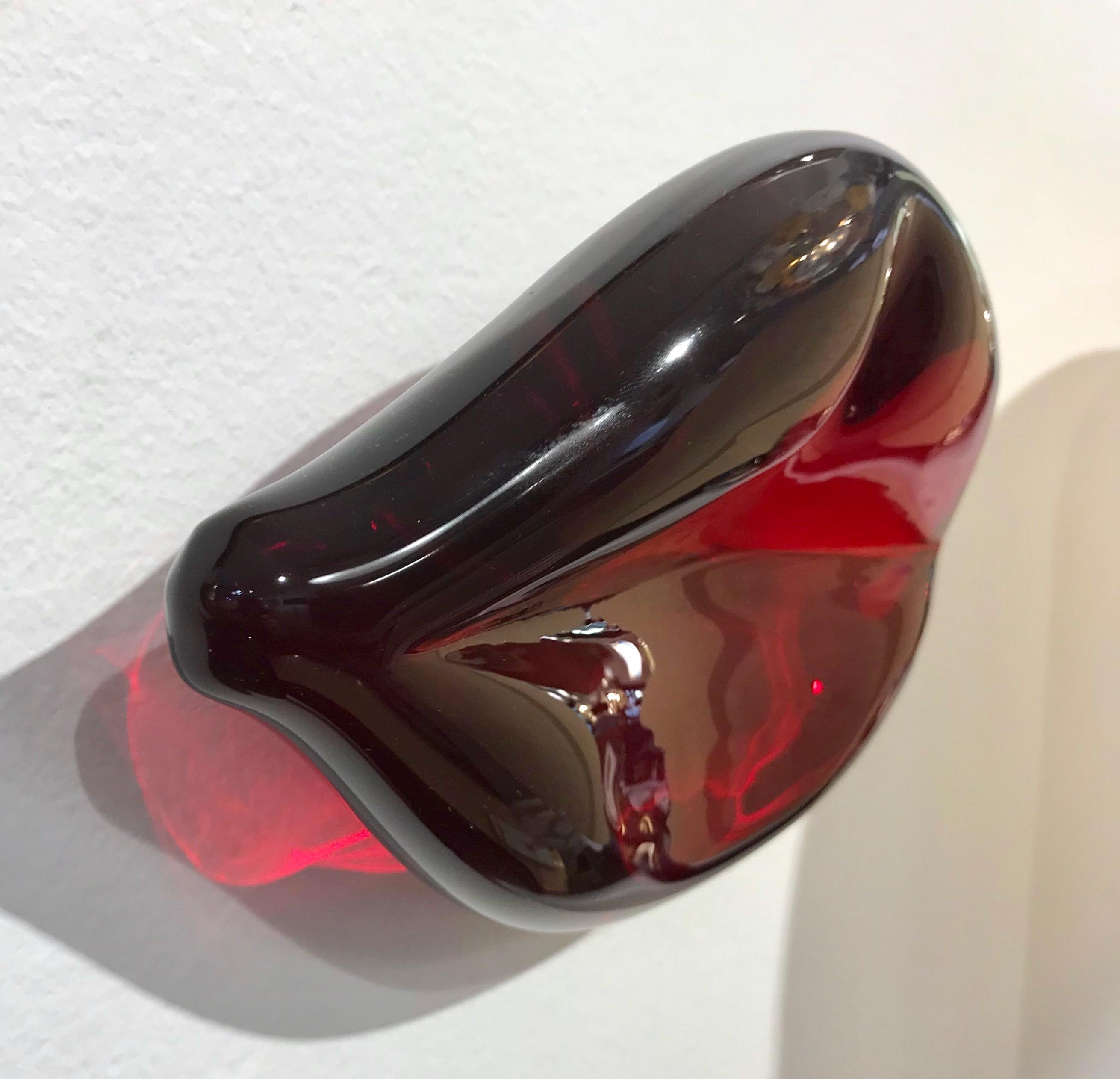 Pop Art sculpture, exclusive for Cosulich interiors, in blown Murano glass by Alberto Donà Studio, handcrafted in vibrant red, in the shape of realistic lips, to hang on a wall. Customizable also in translucent white, black or amber, and as a
