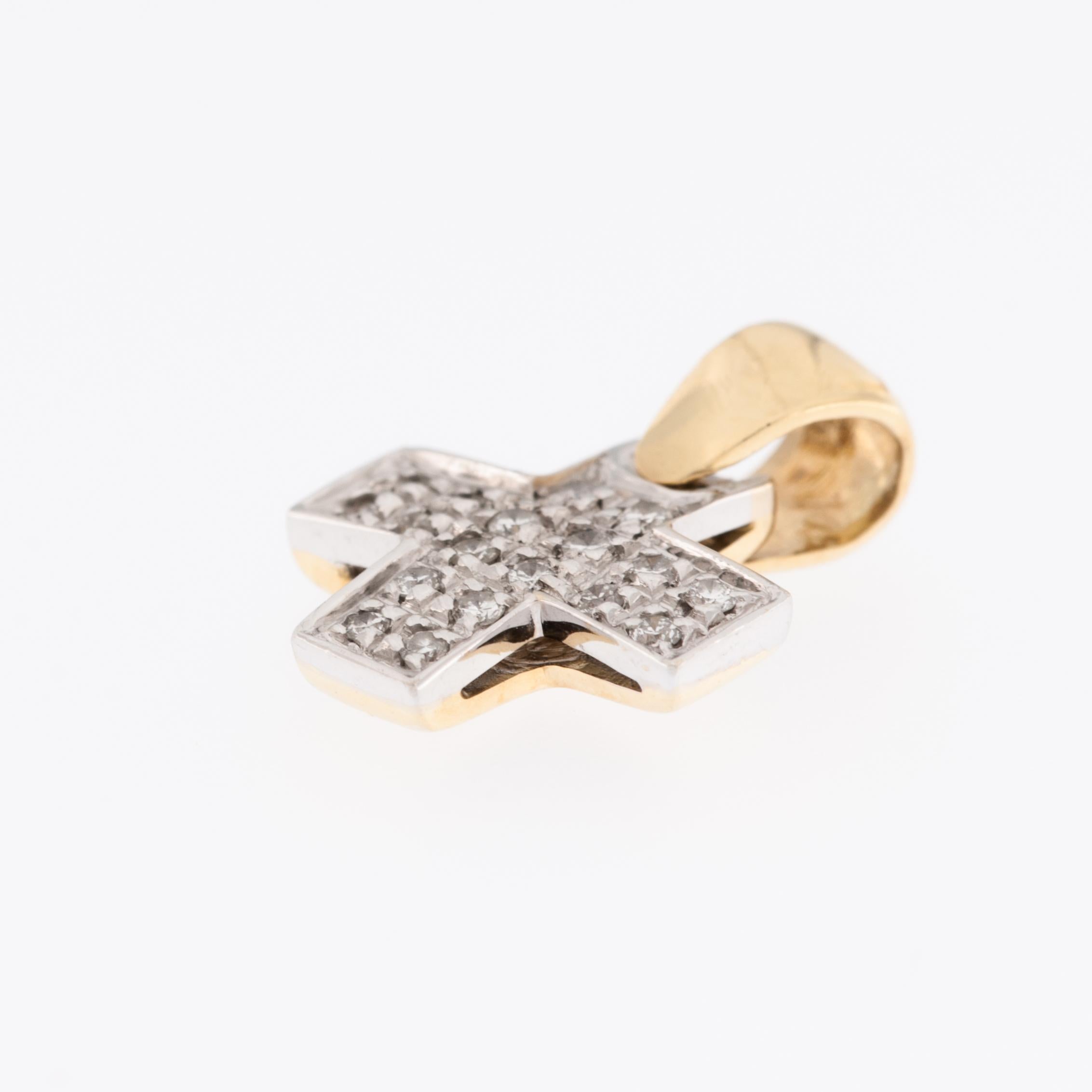 Taille brillant Croix en or italienne contemporaine avec diamants en vente