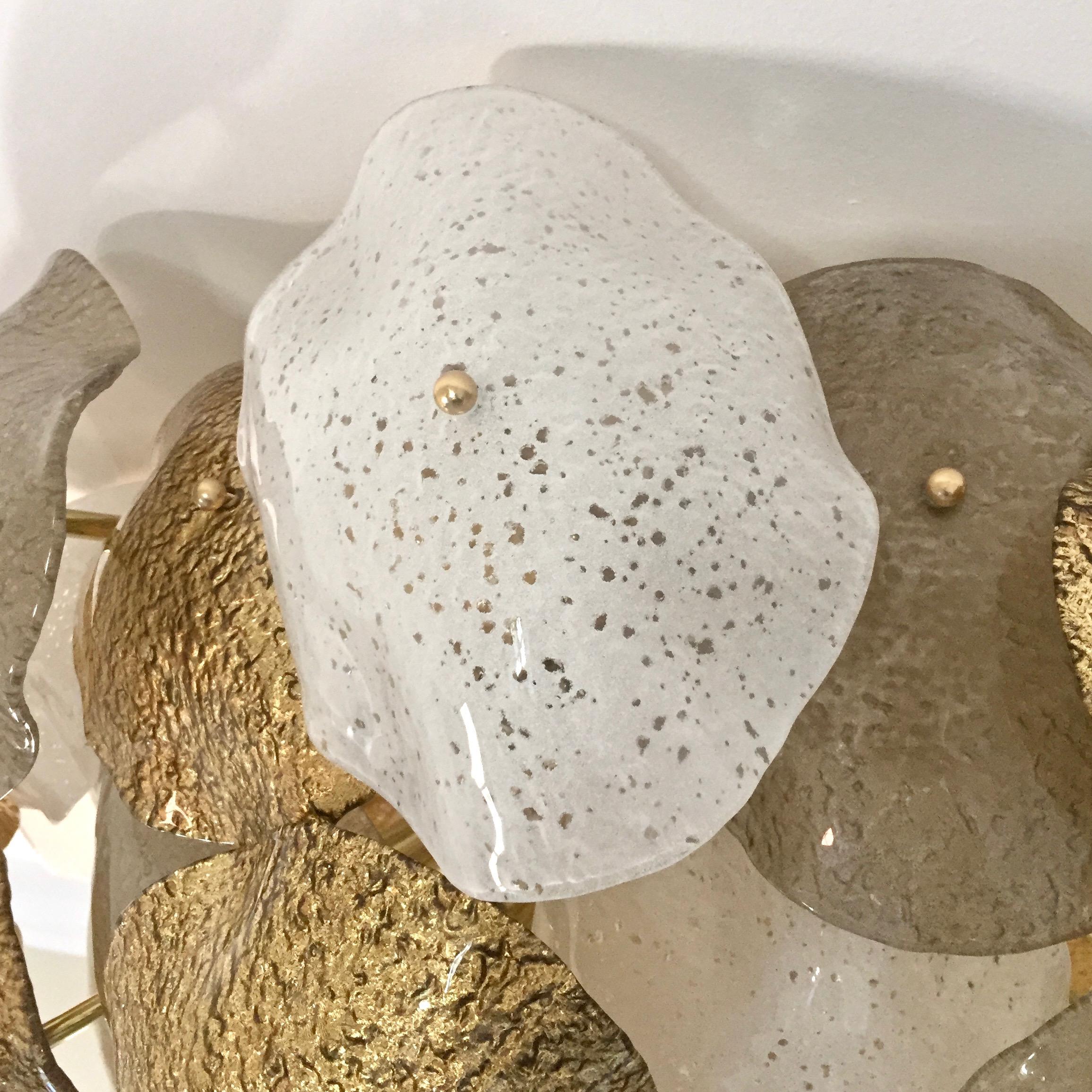 XXIe siècle et contemporain Monture encastrée italienne contemporaine à feuilles rondes en verre de Murano Scavo blanc, or et argent  en vente
