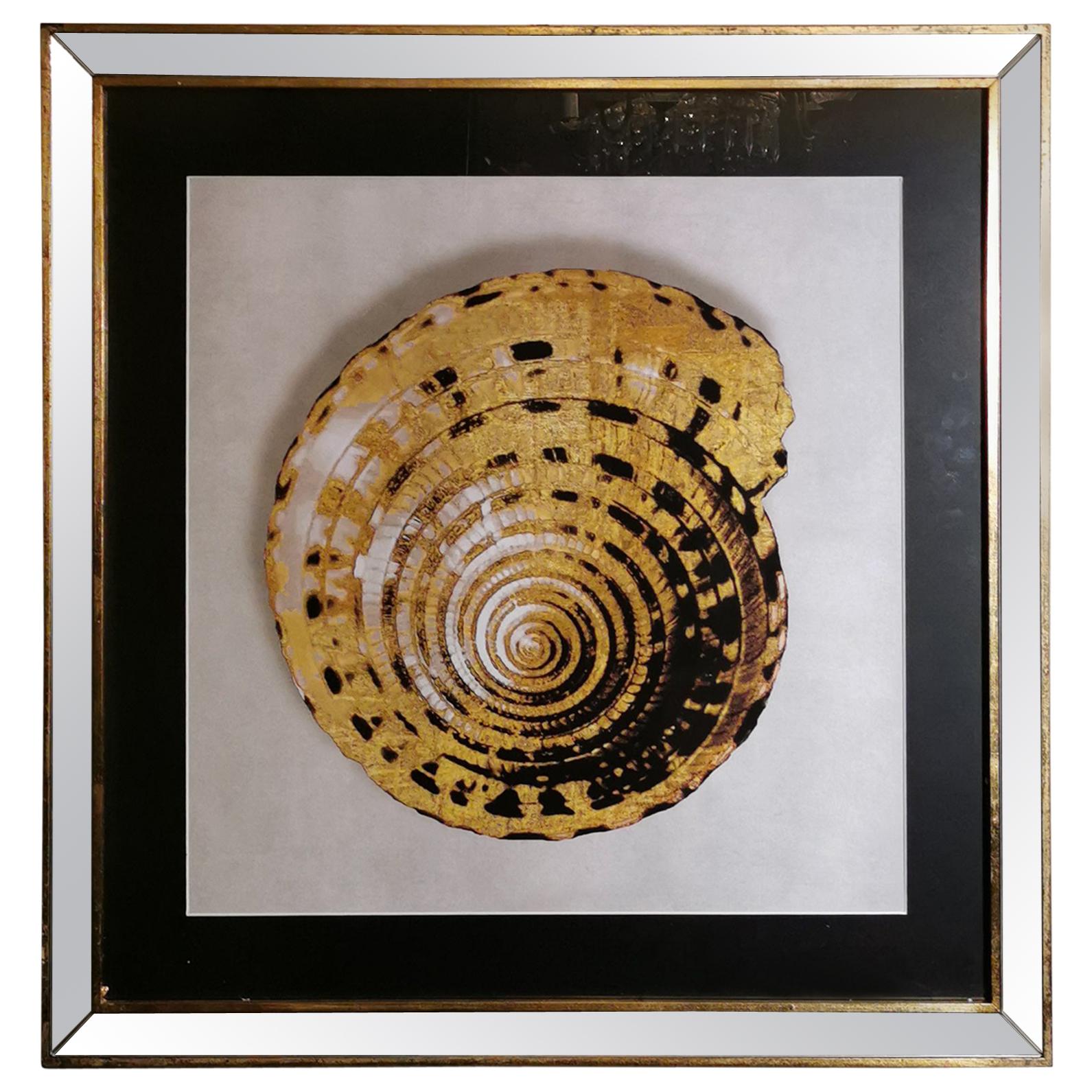 Zeitgenössischer italienischer goldener Muscheldruck, vergoldeter Holzrahmen mit Spiegel, 4er-Set