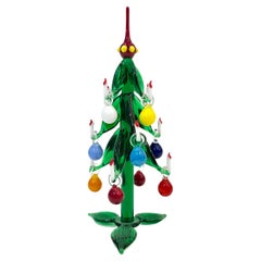 Contemporary Italian Green Murano Glass Christmas Tree Sculpture with ornaments (Sculpture de Noël italienne en verre Murano vert avec ornements)