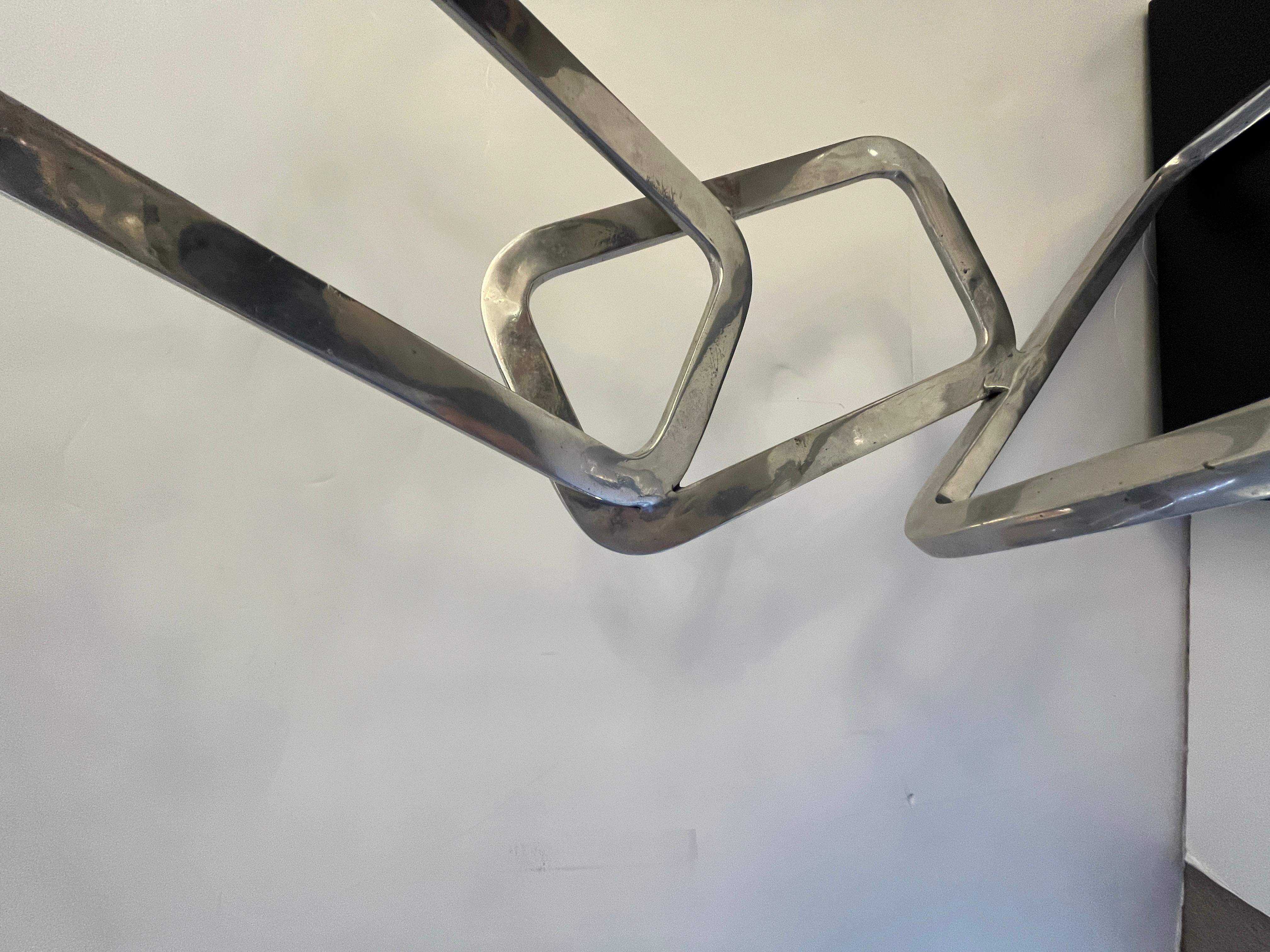 Contemporary Italian Hand Made Customizable Aluminium Geometric Modern Sculpture en vente 3