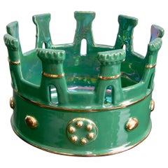 Bol à couronne en majolique italienne contemporaine de couleur vert chasseur avec accents d'or pur