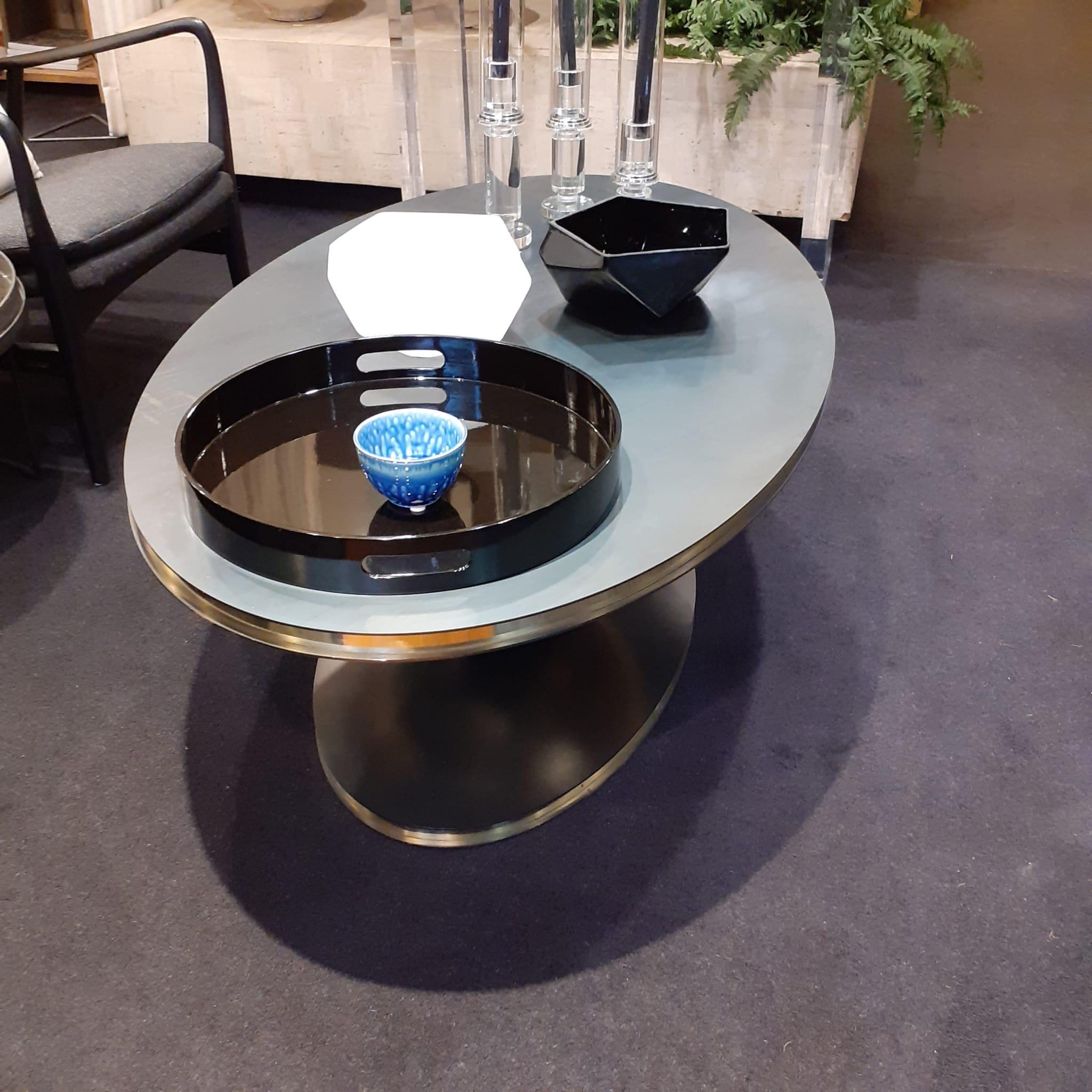 Mid-Century Modern Table basse ou table de centre contemporaine italienne en fer et laiton en vente