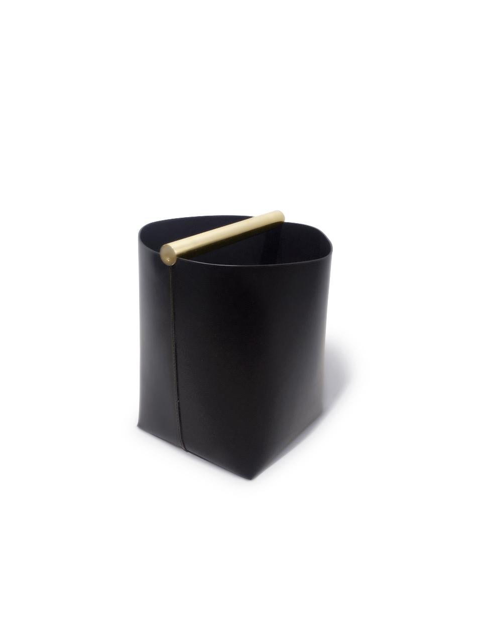 Hand-Crafted Contemporary Italian Leather and Swedish Brass Modern Minimalist Paper Basket For Sale