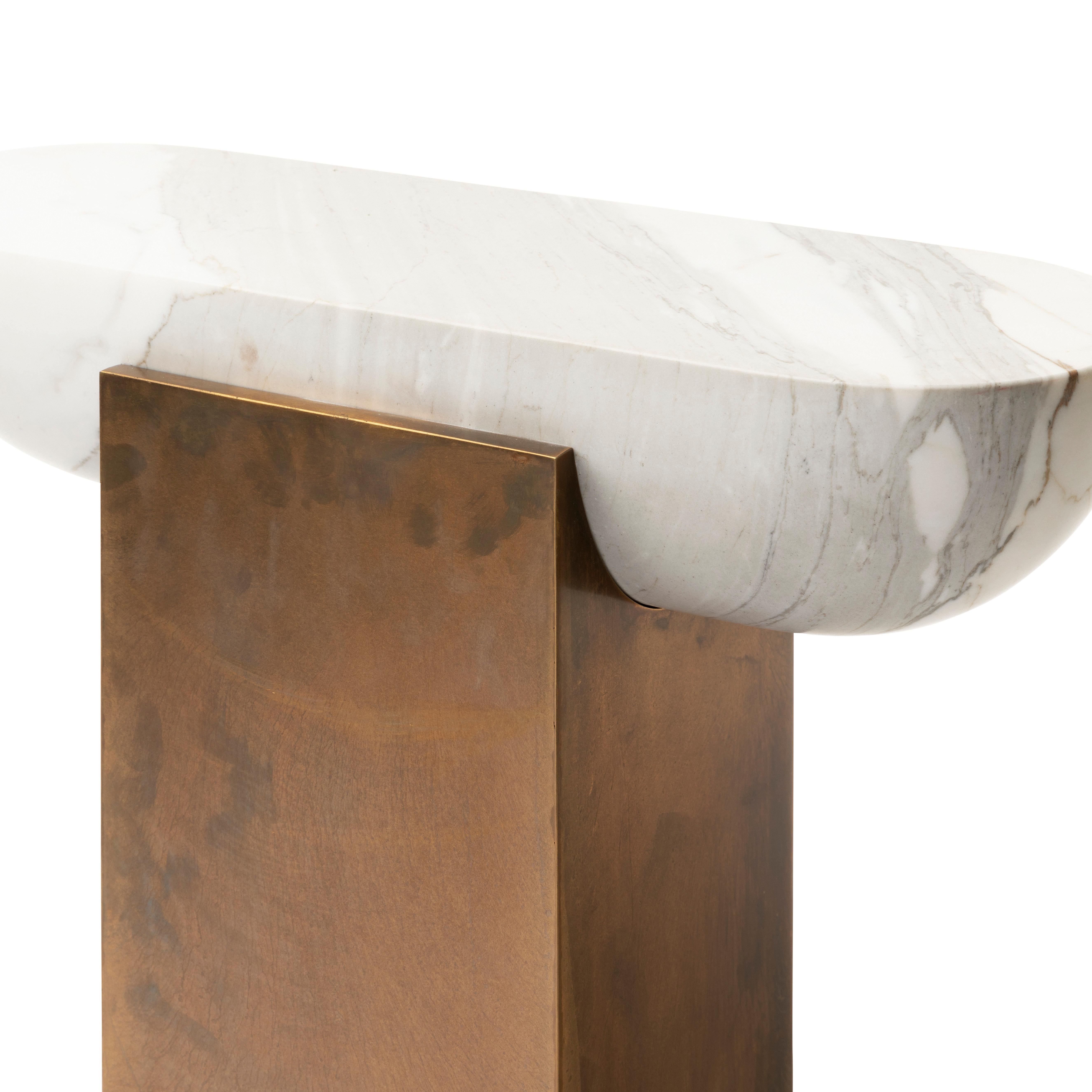 Mid-Century Modern Table à boire contemporaine italienne en marbre et laiton, en stock en vente