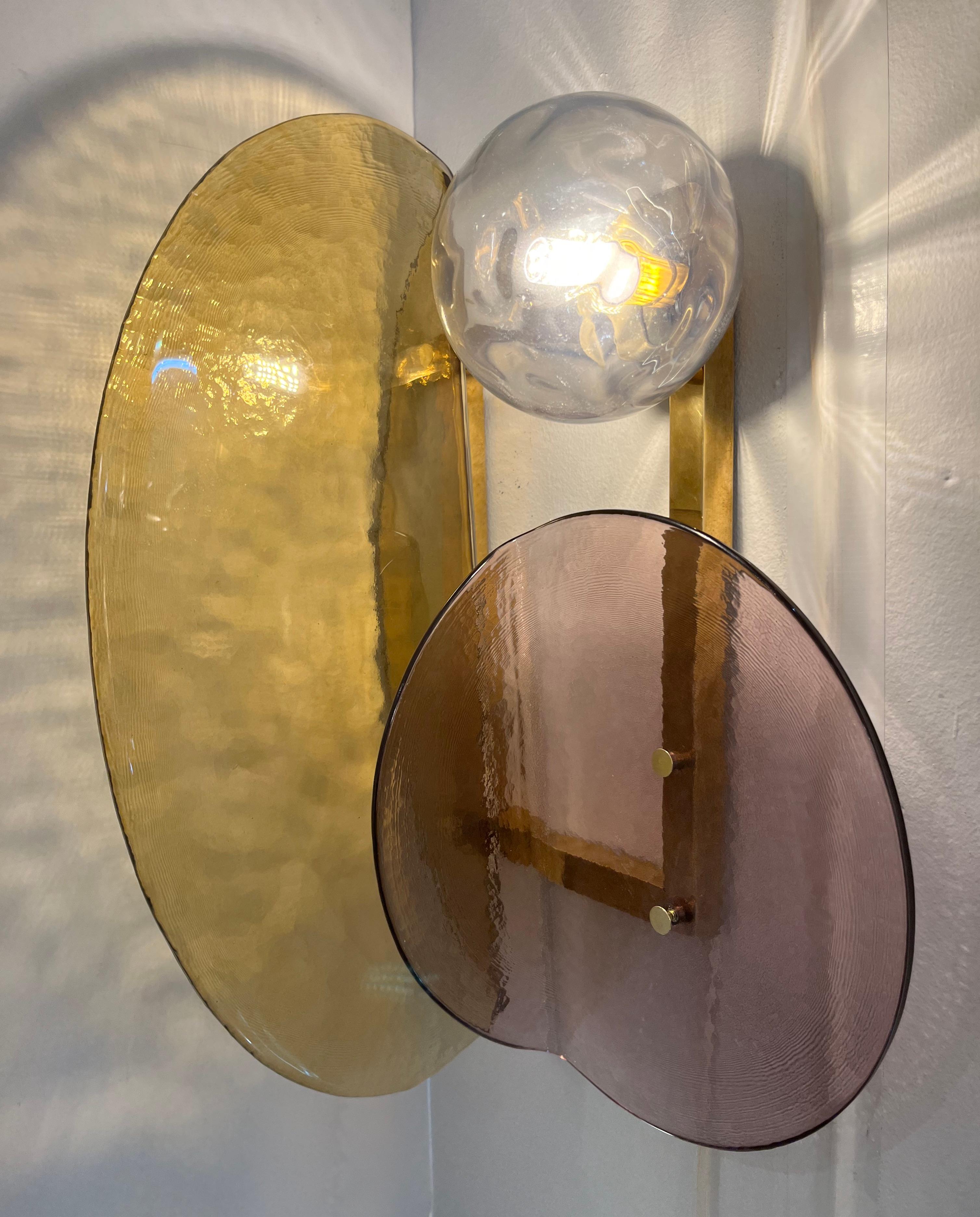 Contemporary Italian Mauve Plum Amber Murano Glass Post-Modern Gold Brass Sconce For Sale 2
