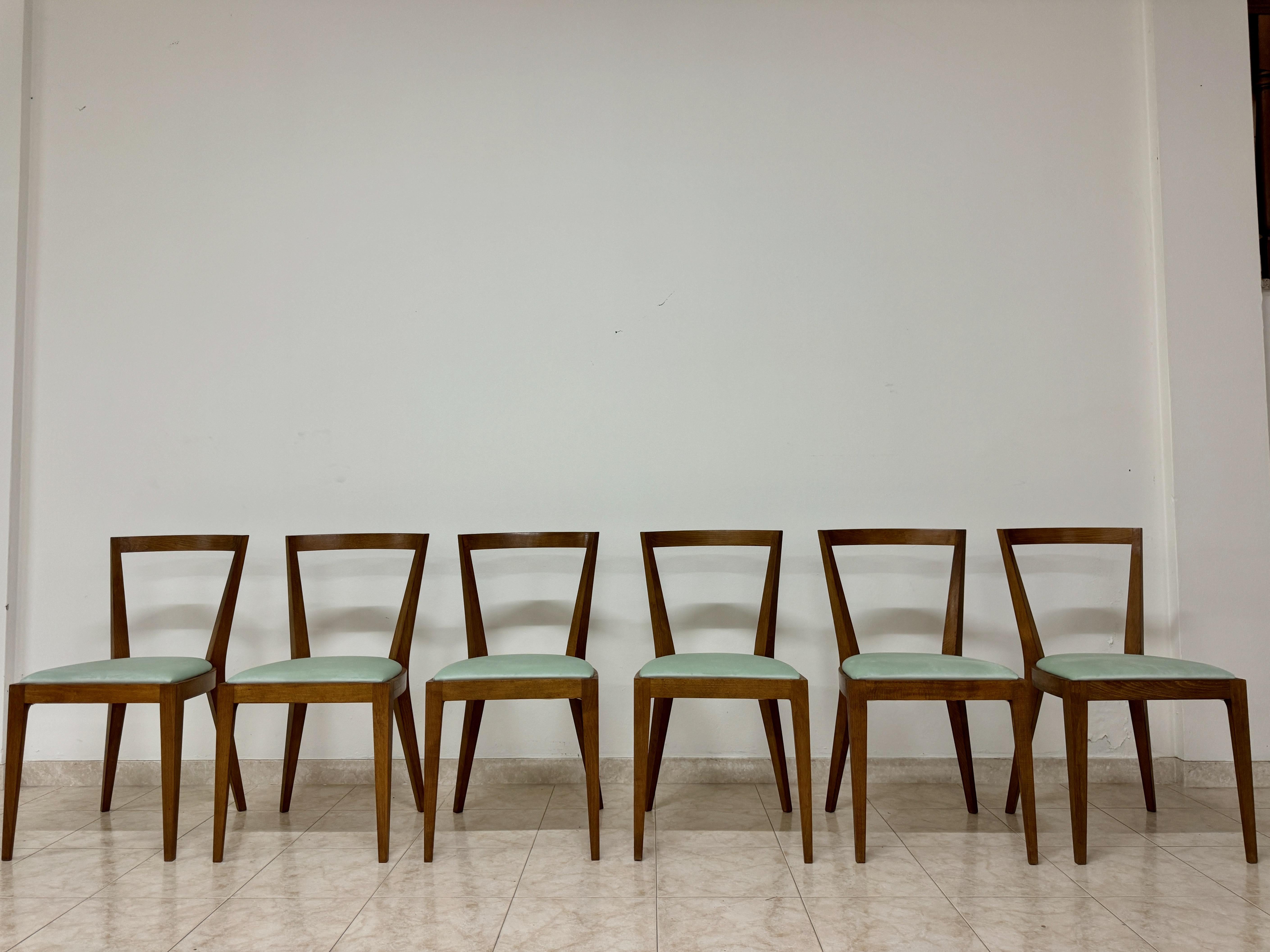 Dining chairs

Elegant frame

Fabric seat

Made in Italy

Contemporary

The frames can be finished in black

These contemporary Italian dining chairs are a perfect blend of modern design and classic sophistication. Inspired by Mid Century design