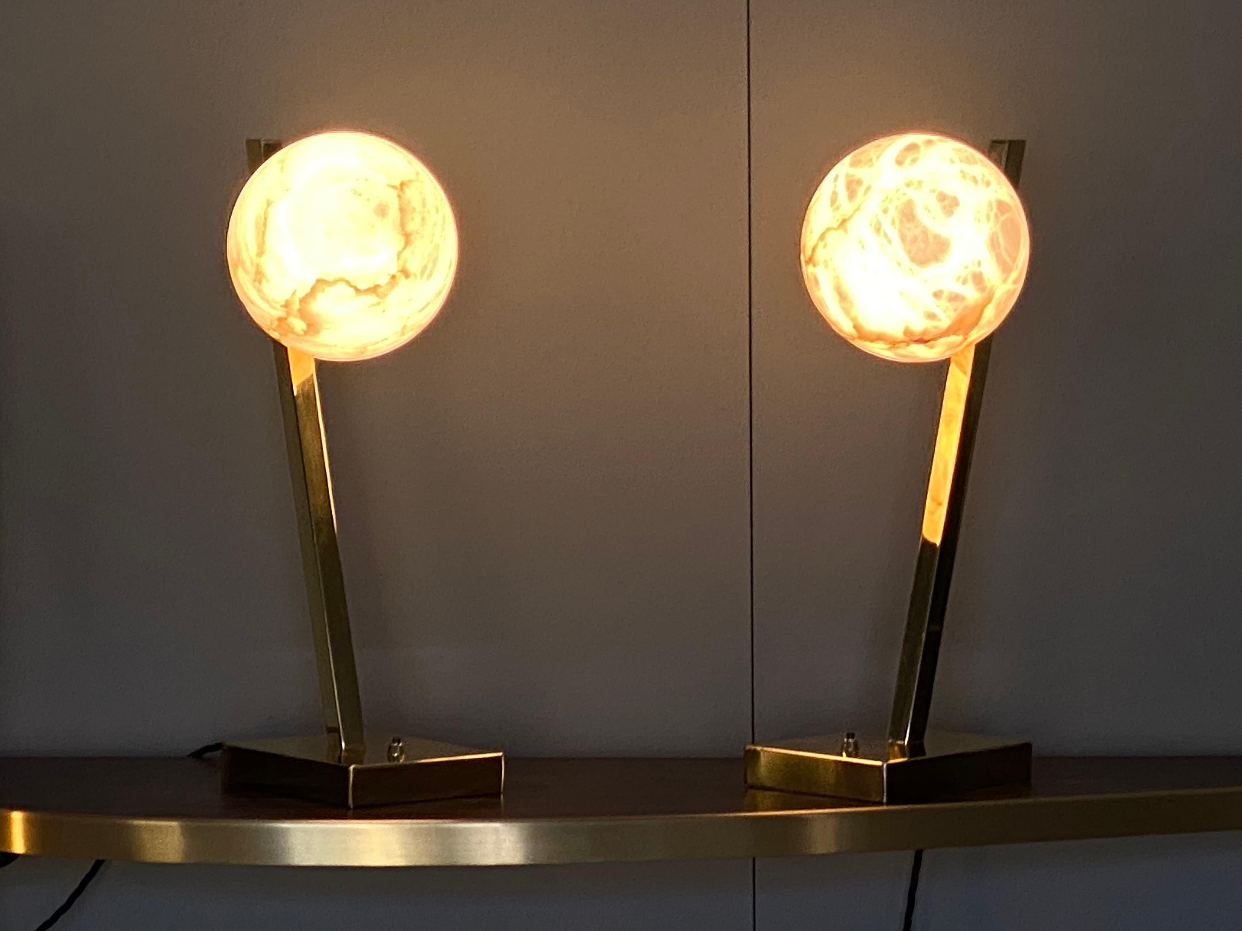 Contemporary Italian Minimalist Geometric White Alabaster Offset Brass Lamp 7