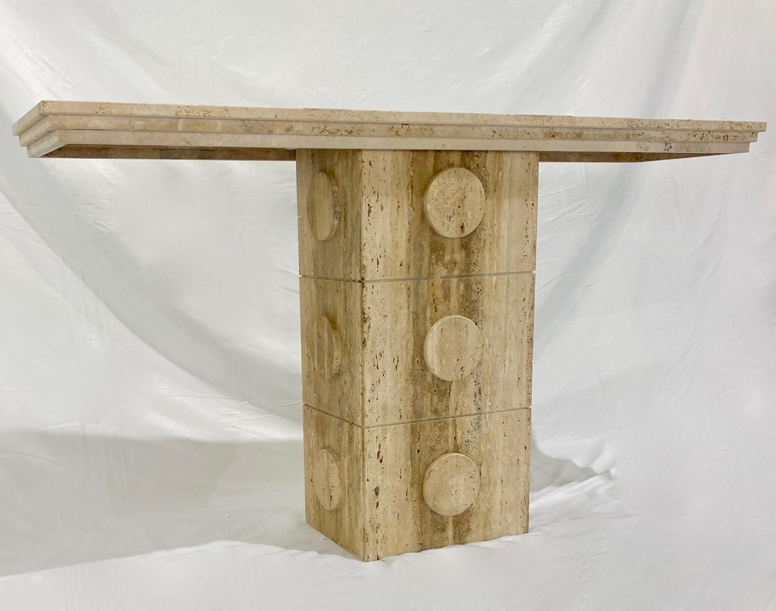 Mid-Century moderno Console contemporanea italiana minimalista organica in marmo travertino bianco beige in vendita