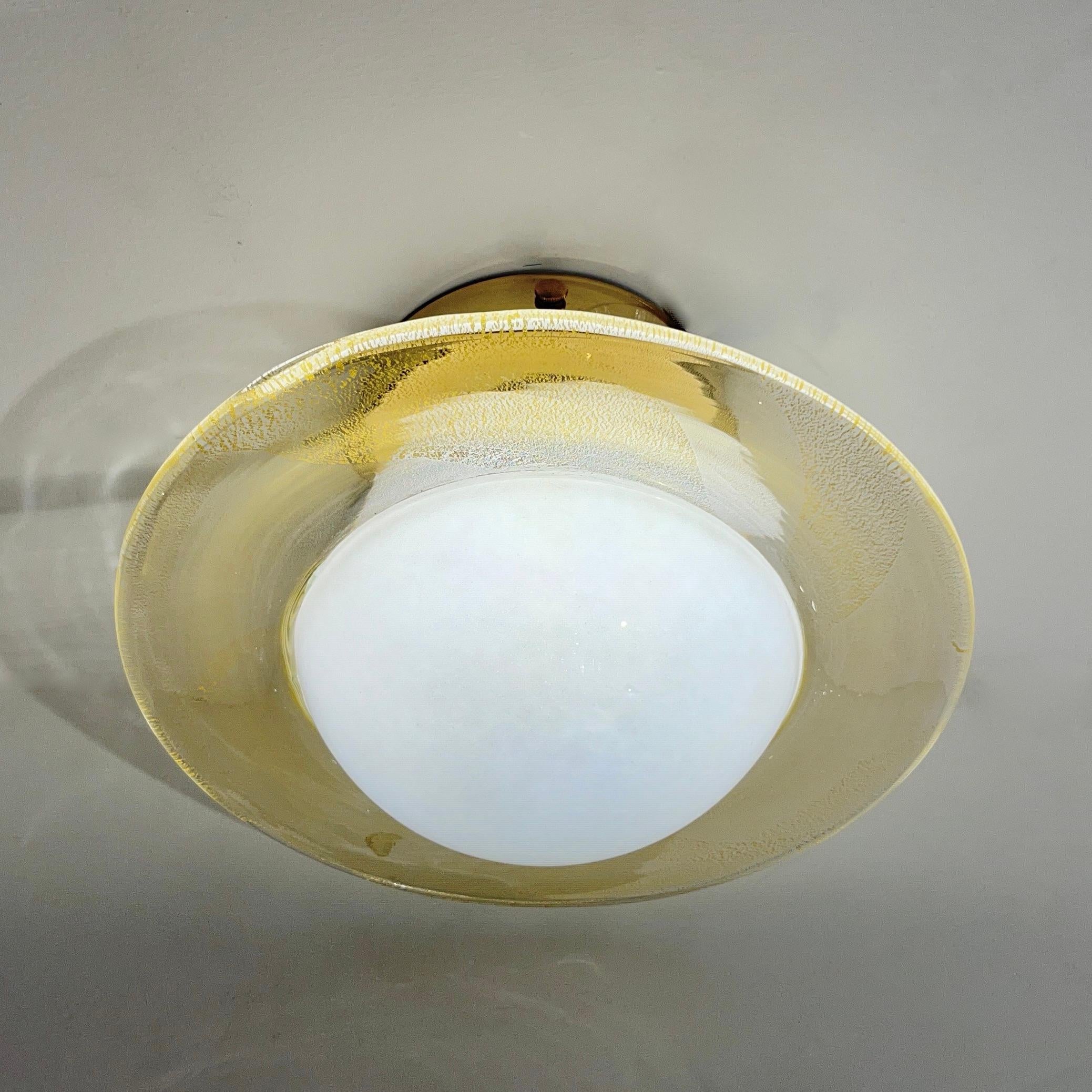 Organic Modern Contemporary Italian Modern Cream White Gold Murano Glass Brass Round Flushmount For Sale