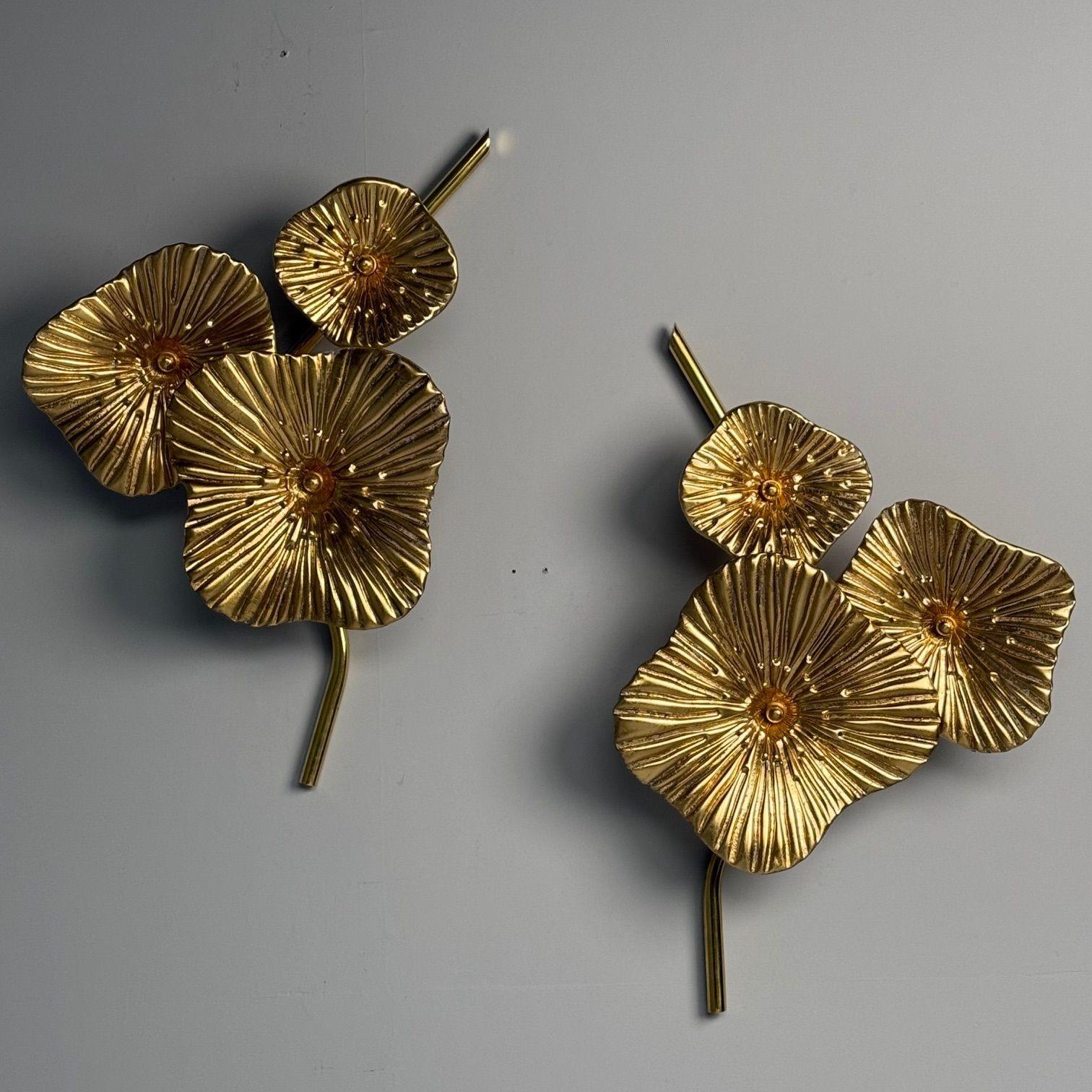 Contemporary, Italian Modern, Flower Sconces, Murano Glass, Gold Leaf, Brass, Italy, 21st C.

Discover our contemporary flower sconces, expertly designed and produced in a small glass workshop in Italy. Each piece features polished brass frames