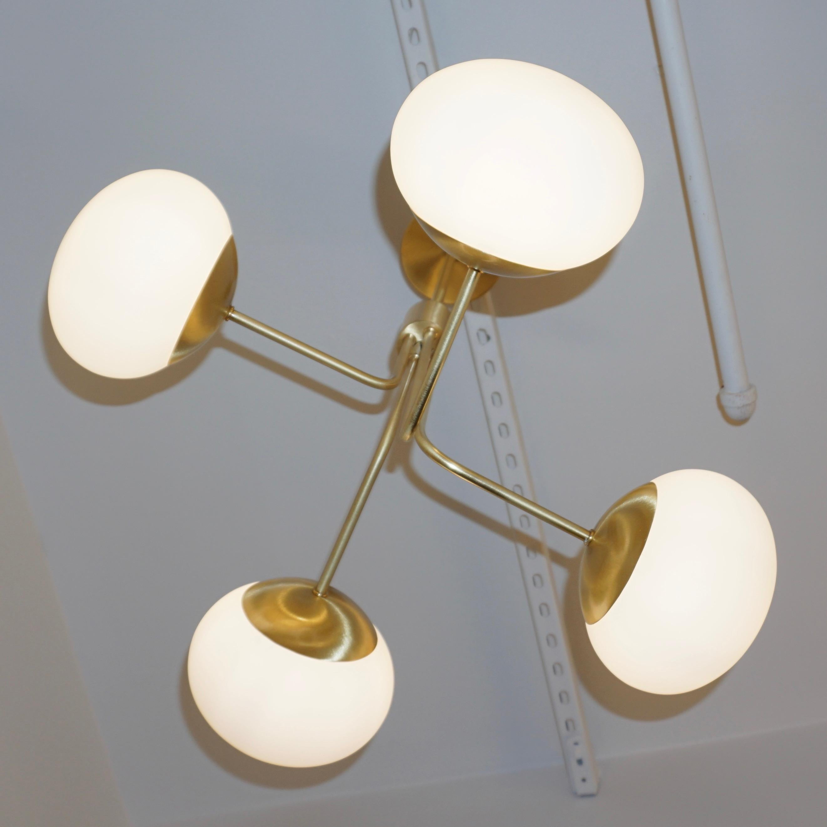 Contemporary Italian Modern Satin Brass & 4 White Murano Glass Globe Chandelier In New Condition For Sale In New York, NY