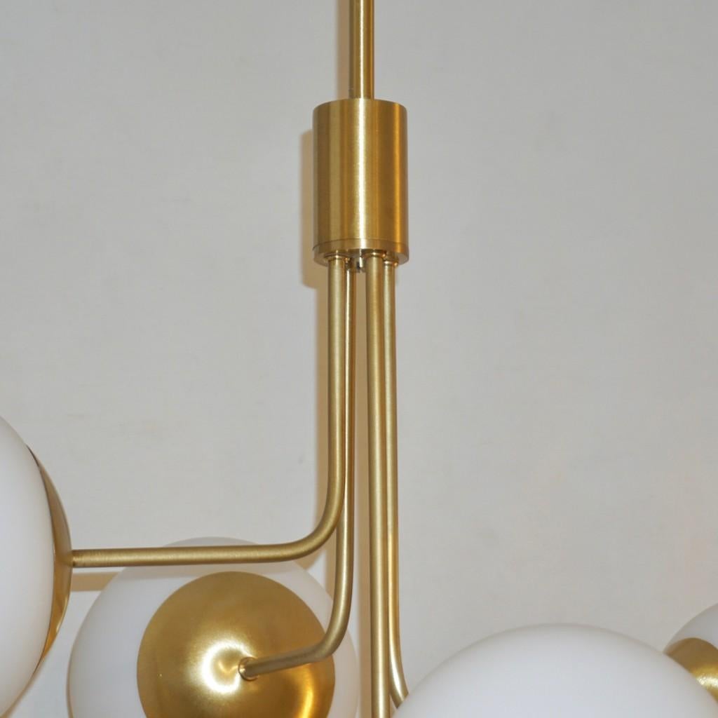 Contemporary Italian Modern Satin Brass & 4 White Murano Glass Globe Chandelier For Sale 4
