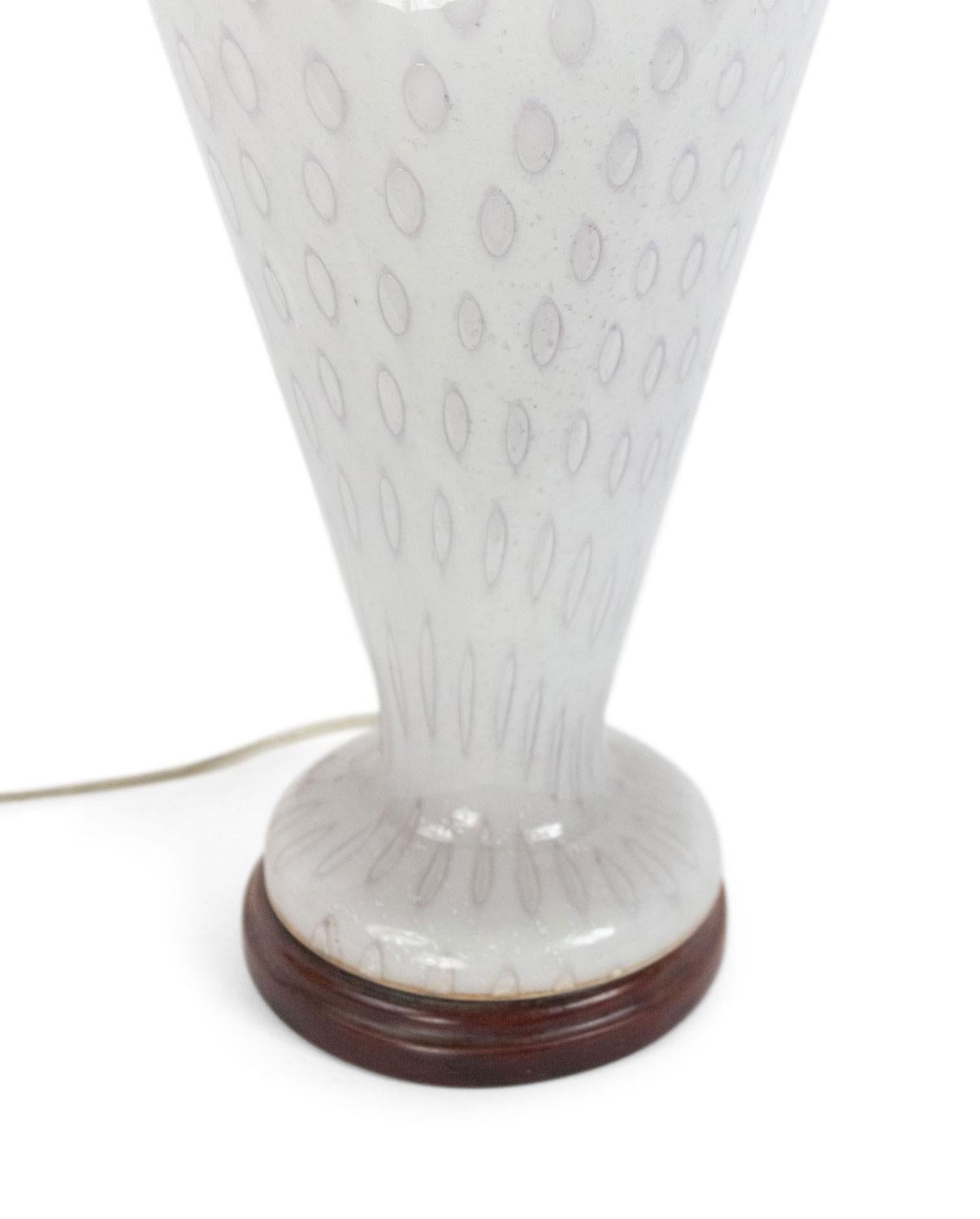 Contemporary Italian Murano Light Purple Glass Table Lamp In Excellent Condition For Sale In Queens, NY