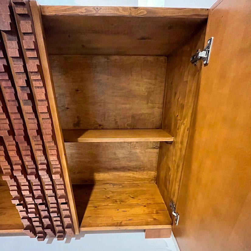 Armario/Aparador Moderno Italiano Contemporáneo de Madera Natural de Haya Tallada de 2 Puertas en venta 5