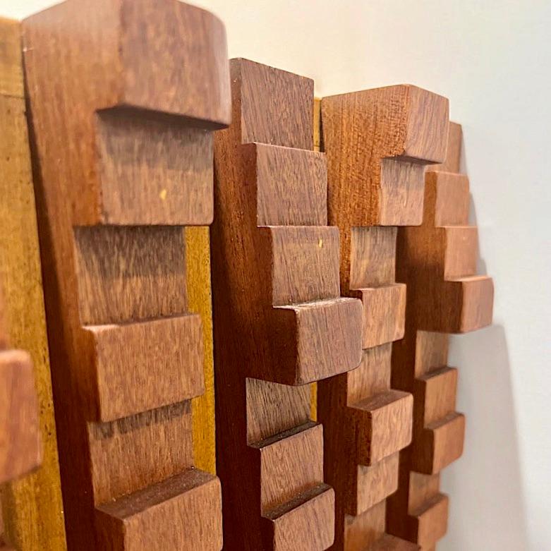 Armario/Aparador Moderno Italiano Contemporáneo de Madera Natural de Haya Tallada de 2 Puertas Siglo XXI y contemporáneo en venta