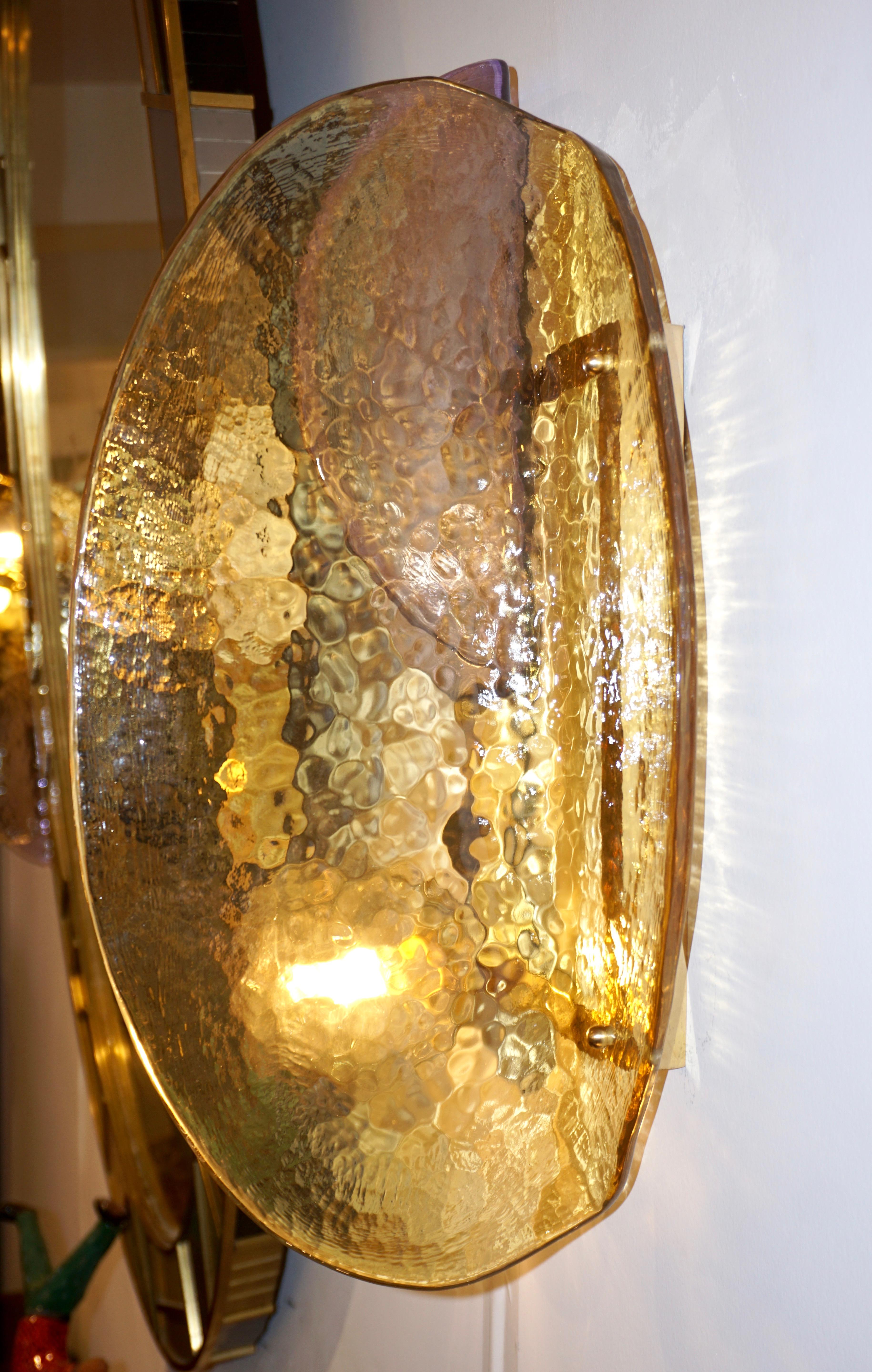 Zeitgenössisches italienisches Paar Amethyst- und Bernstein-Muranoglas-Gold-Messing-Wandleuchter (21. Jahrhundert und zeitgenössisch) im Angebot