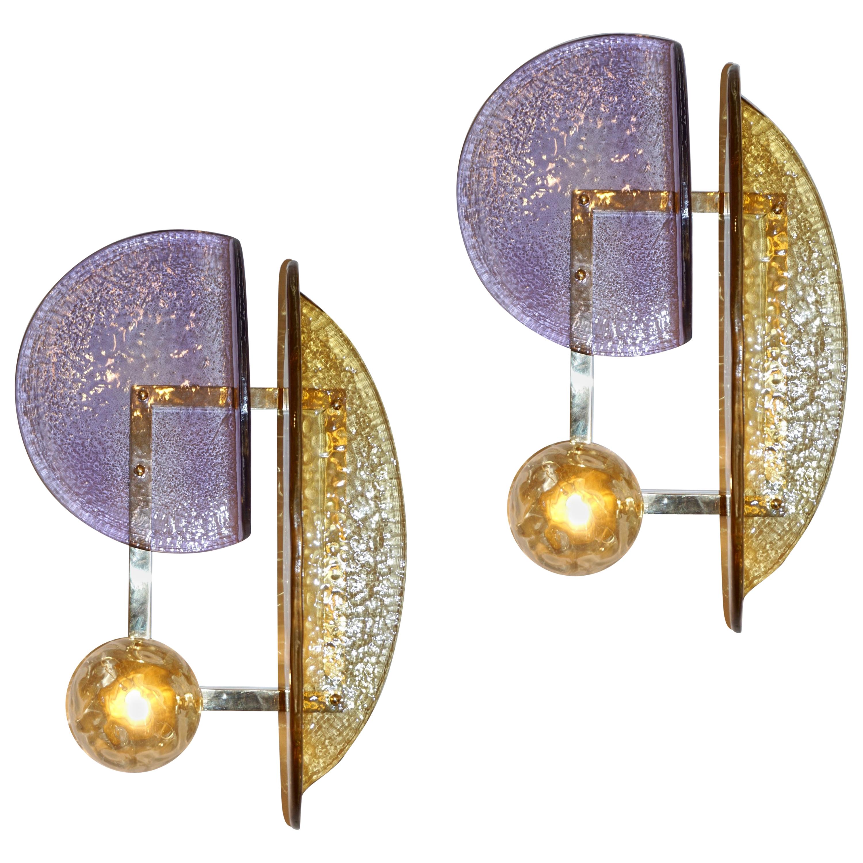 Zeitgenössisches italienisches Paar Amethyst- und Bernstein-Muranoglas-Gold-Messing-Wandleuchter im Angebot 8