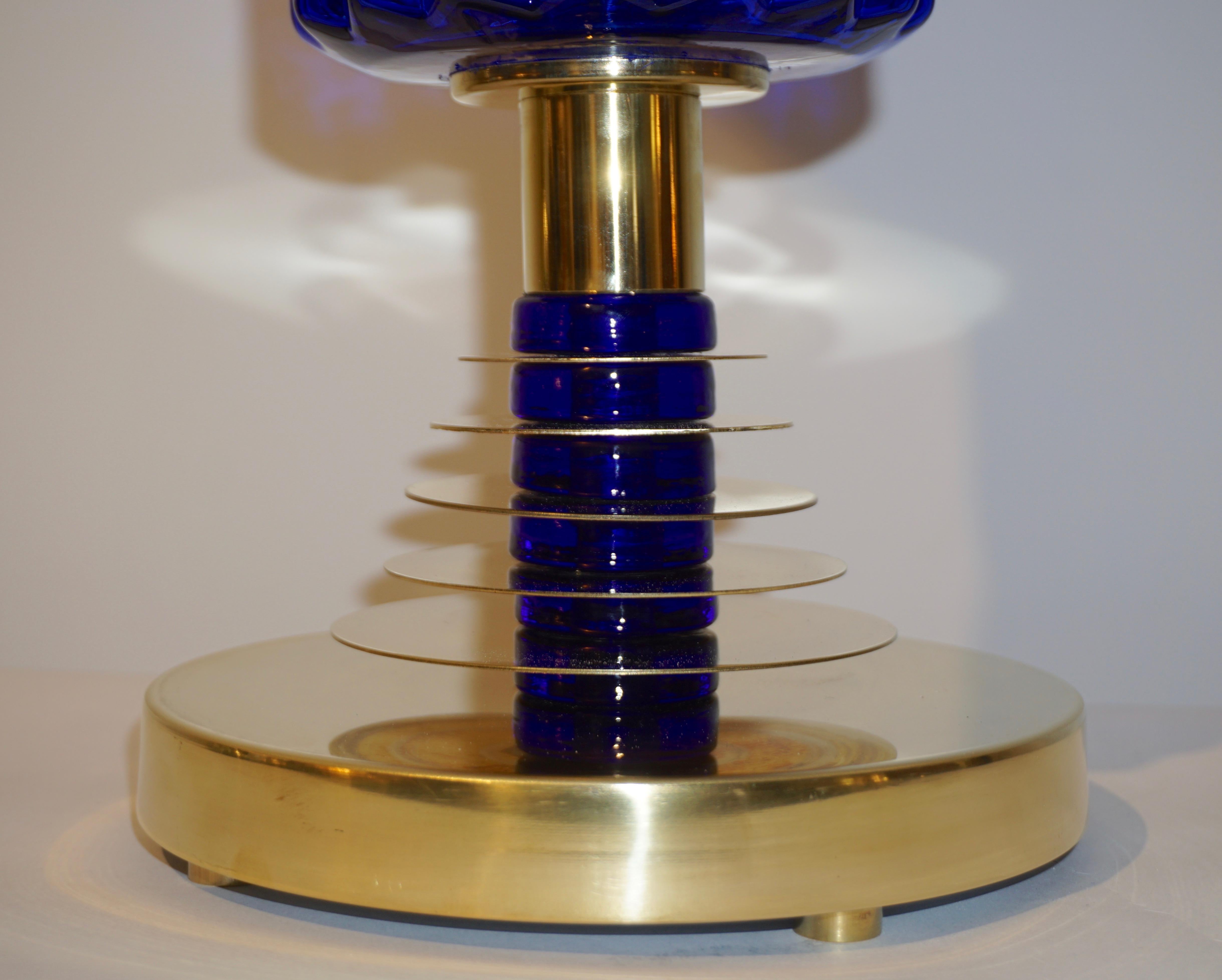 Contemporary Italian Pair of Brass and Cobalt Blue Murano Glass Table Lamps In Excellent Condition For Sale In New York, NY