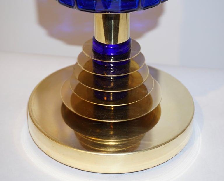 Contemporary Italian Pair of Brass and Cobalt Blue Murano Glass Table Lamps For Sale 1