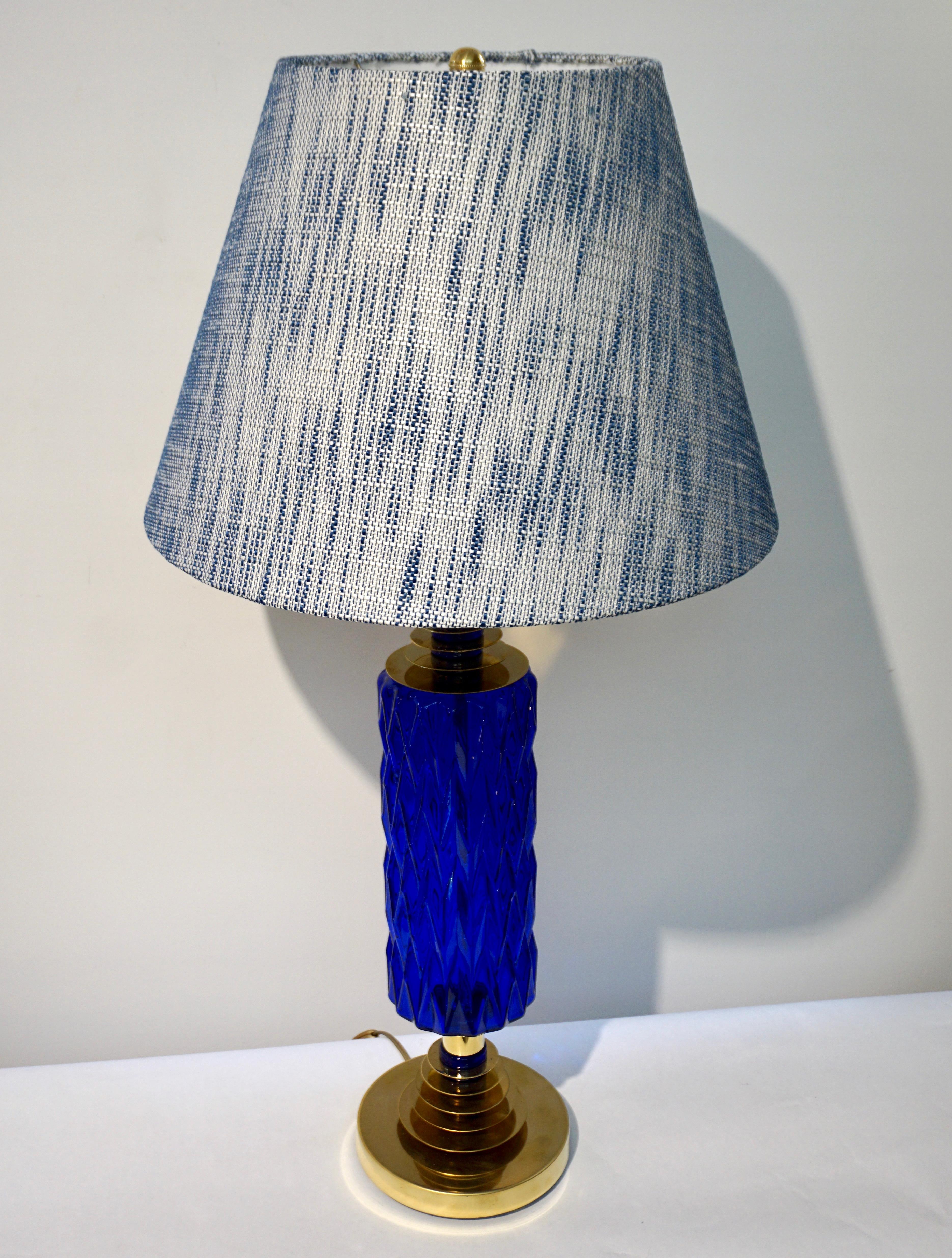 Contemporary Italian Pair of Brass and Cobalt Blue Murano Glass Table Lamps For Sale 3