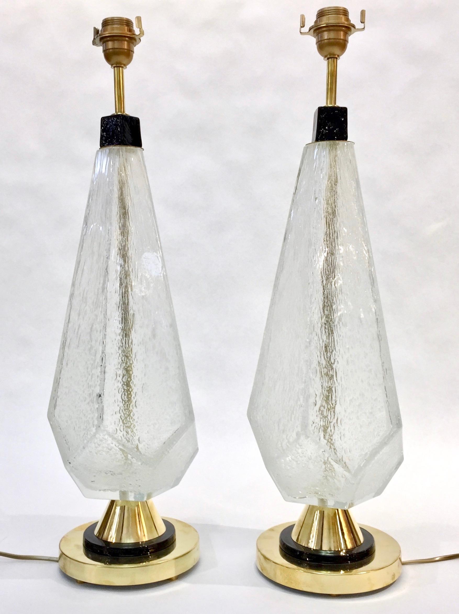 Contemporary Italian Pair of Diamond Cut Black and Crystal Murano Glass Lamps For Sale 4
