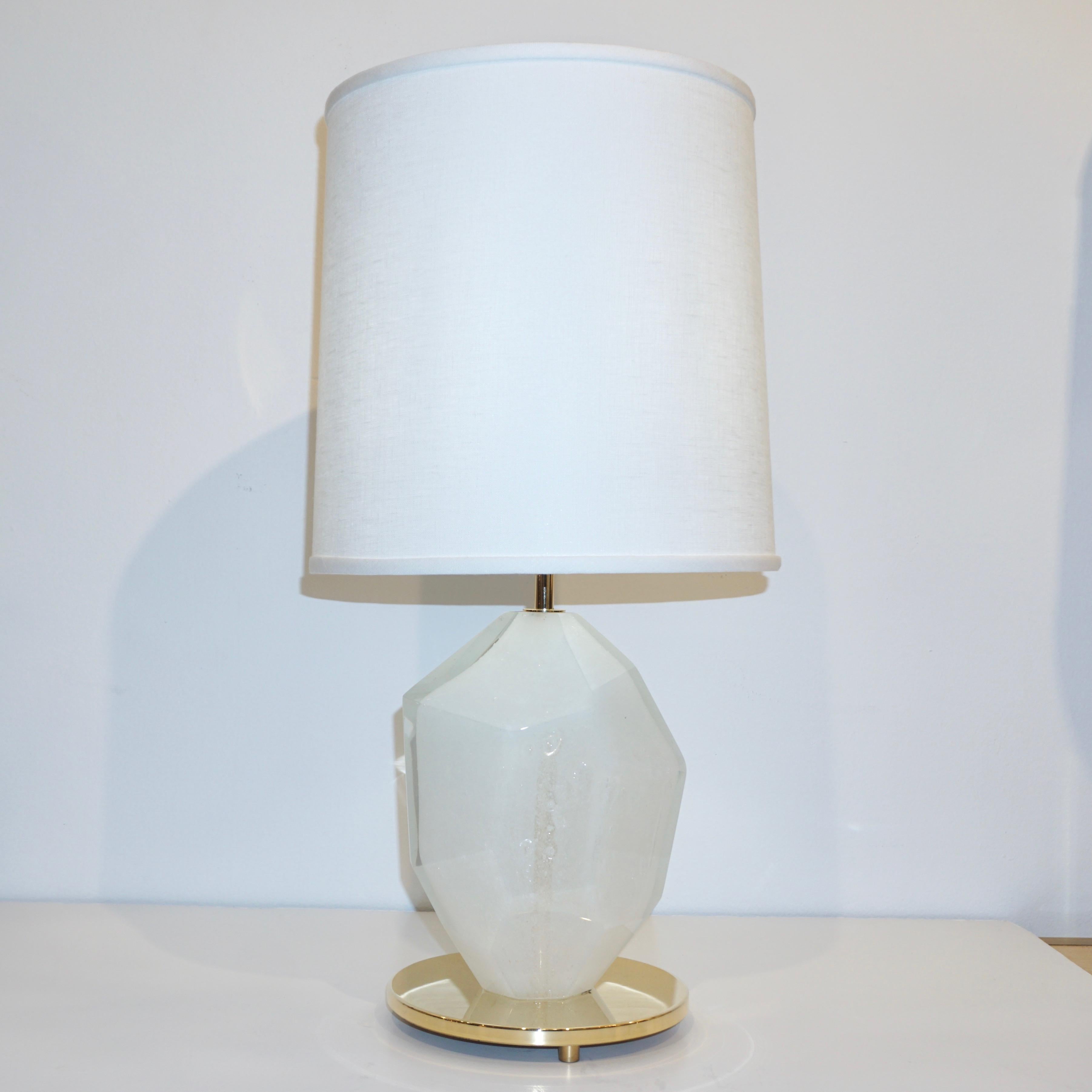 Contemporary Italian Pair of Faceted Solid Rock Frosted White Glass Brass Lamps In New Condition In New York, NY