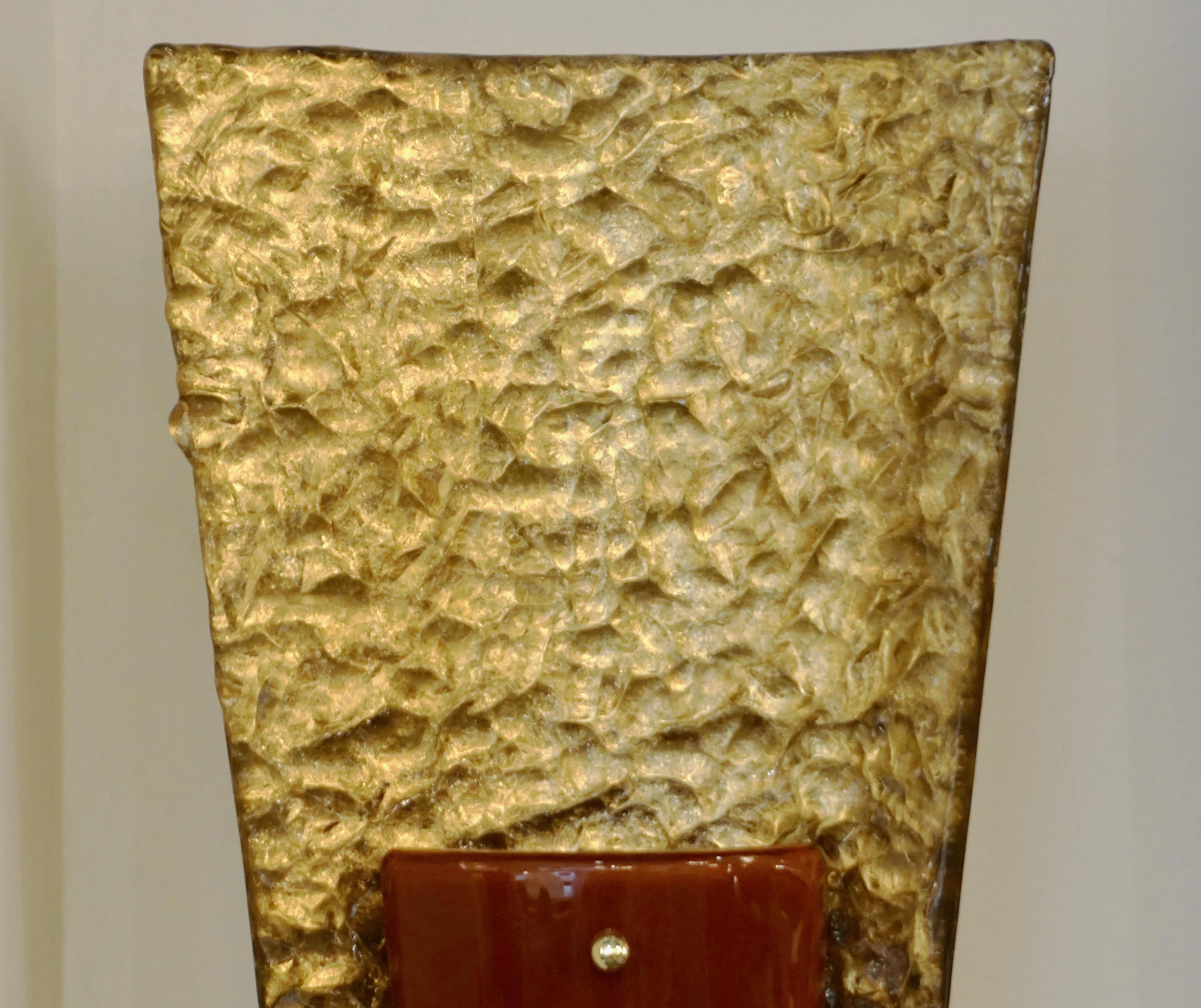 Paire d'appliques organiques italiennes contemporaines en or et en verre de Murano de couleur ambre/orange en vente 1