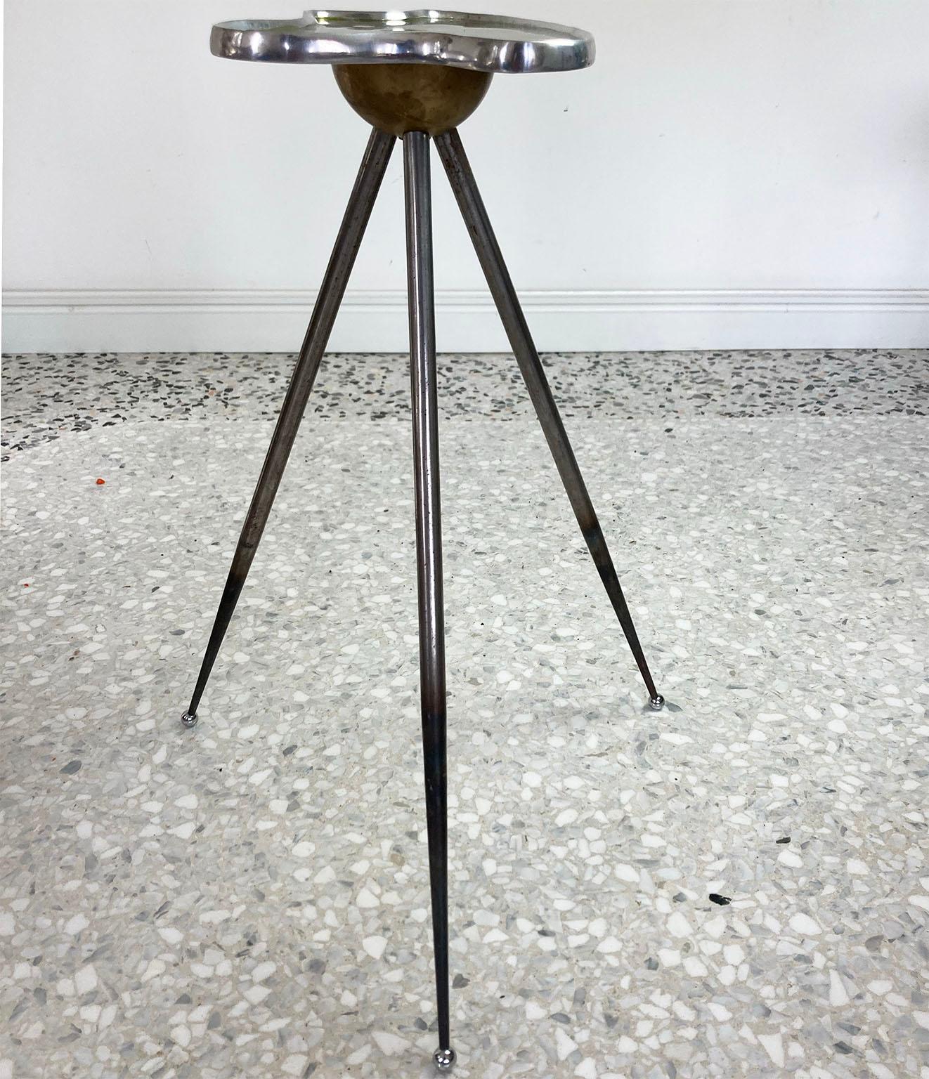 Contemporary Italian Pair of Side Tables with Glossy Green Top on Tripod Leg 3