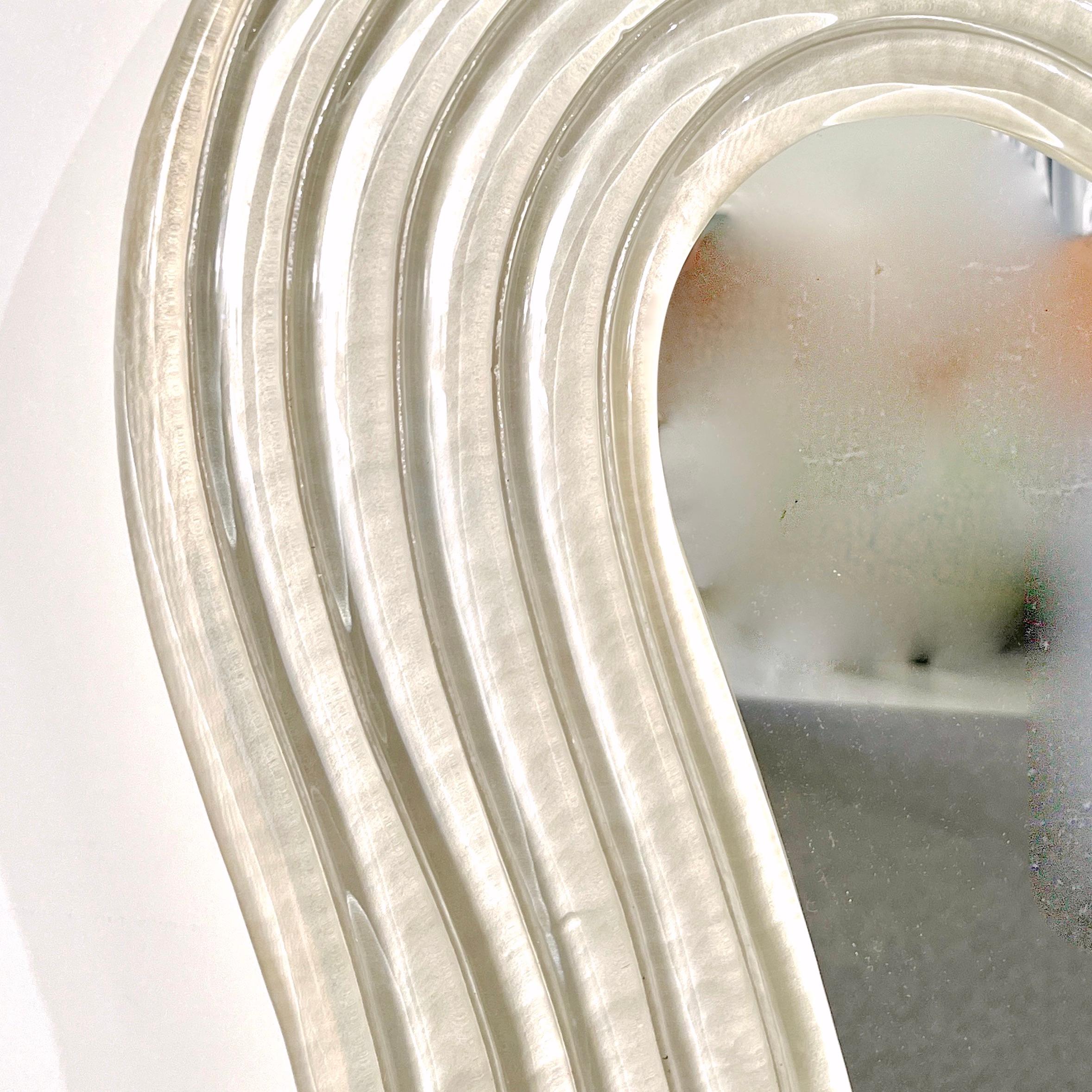 Contemporary Italian Pearl White Cream Murano Glass Brass Backlit Curved Mirror In New Condition For Sale In New York, NY