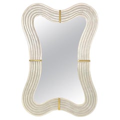 Miroir italien Contemporary Pearl White Cream Murano Glass Brass Backlit Curved Mirror (miroir incurvé en laiton)