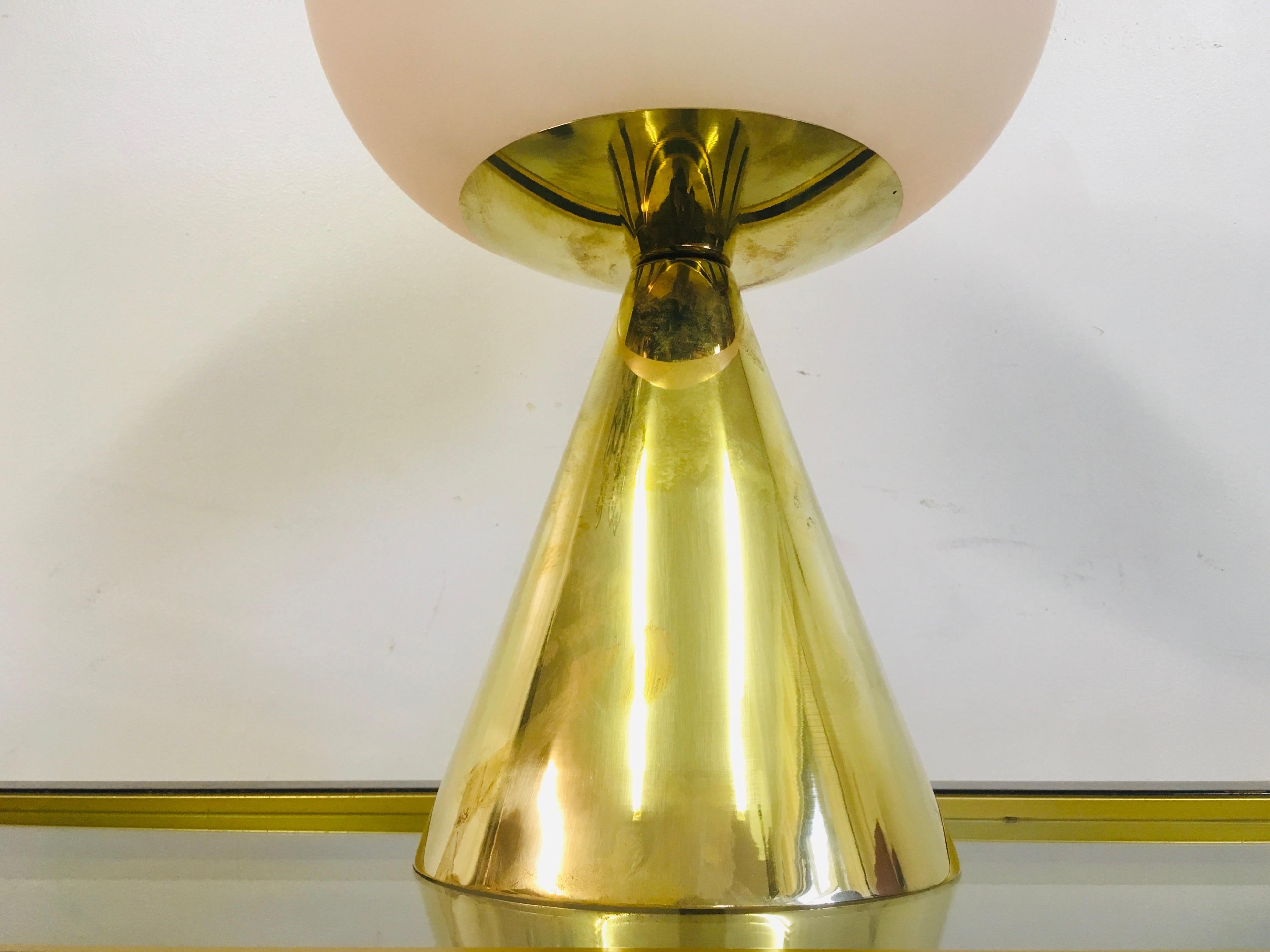 Contemporary Italian Pink Glass and Brass Table Lamp In New Condition In London, London