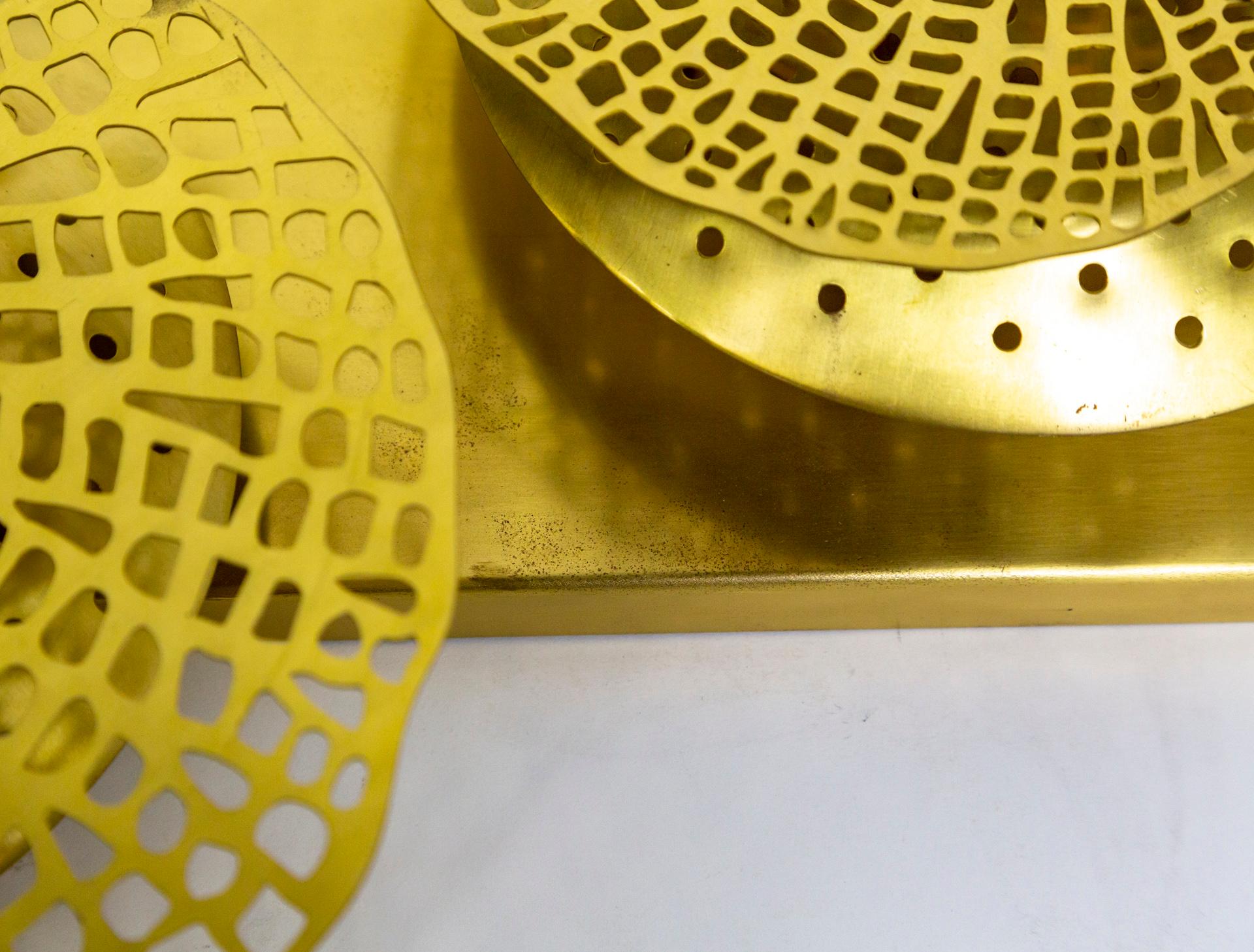 Contemporary Italian Polished Brass Perforated Leaf Sconces, Pair.  2 Paar verfügbar im Angebot 5