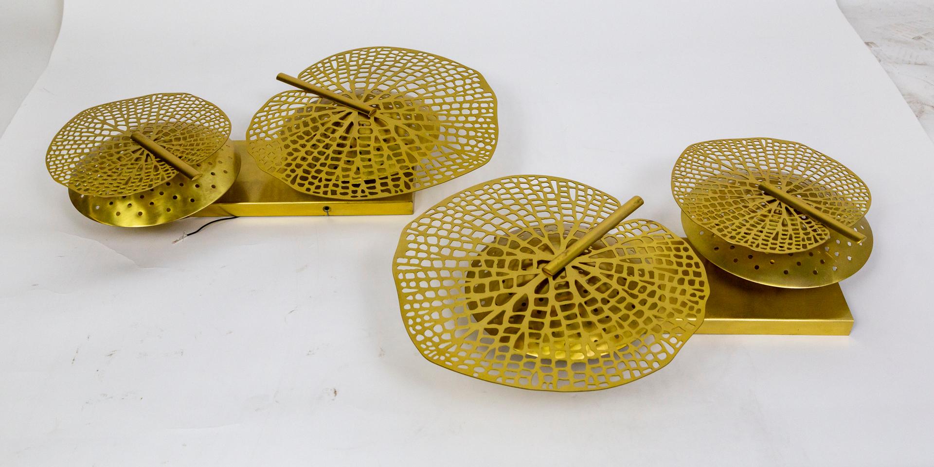 Contemporary Italian Polished Brass Perforated Leaf Sconces, Pair.  For Sale 9