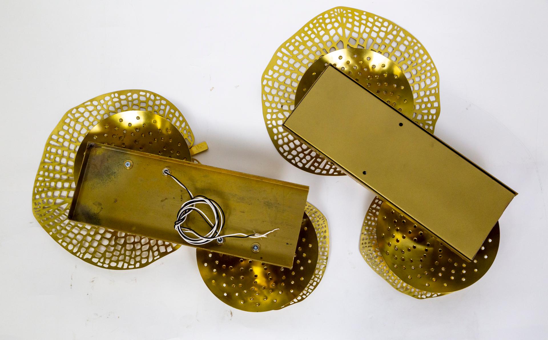 Contemporary Italian Polished Brass Perforated Leaf Sconces, Pair.  2 Paar verfügbar im Angebot 7