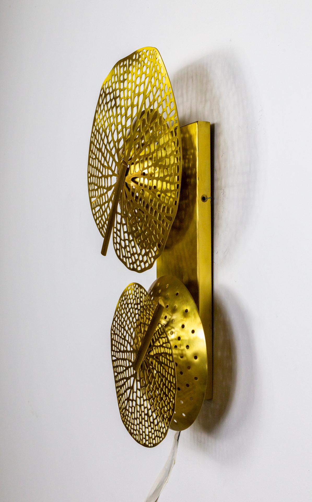 Contemporary Italian Polished Brass Perforated Leaf Sconces, Pair.  For Sale 1