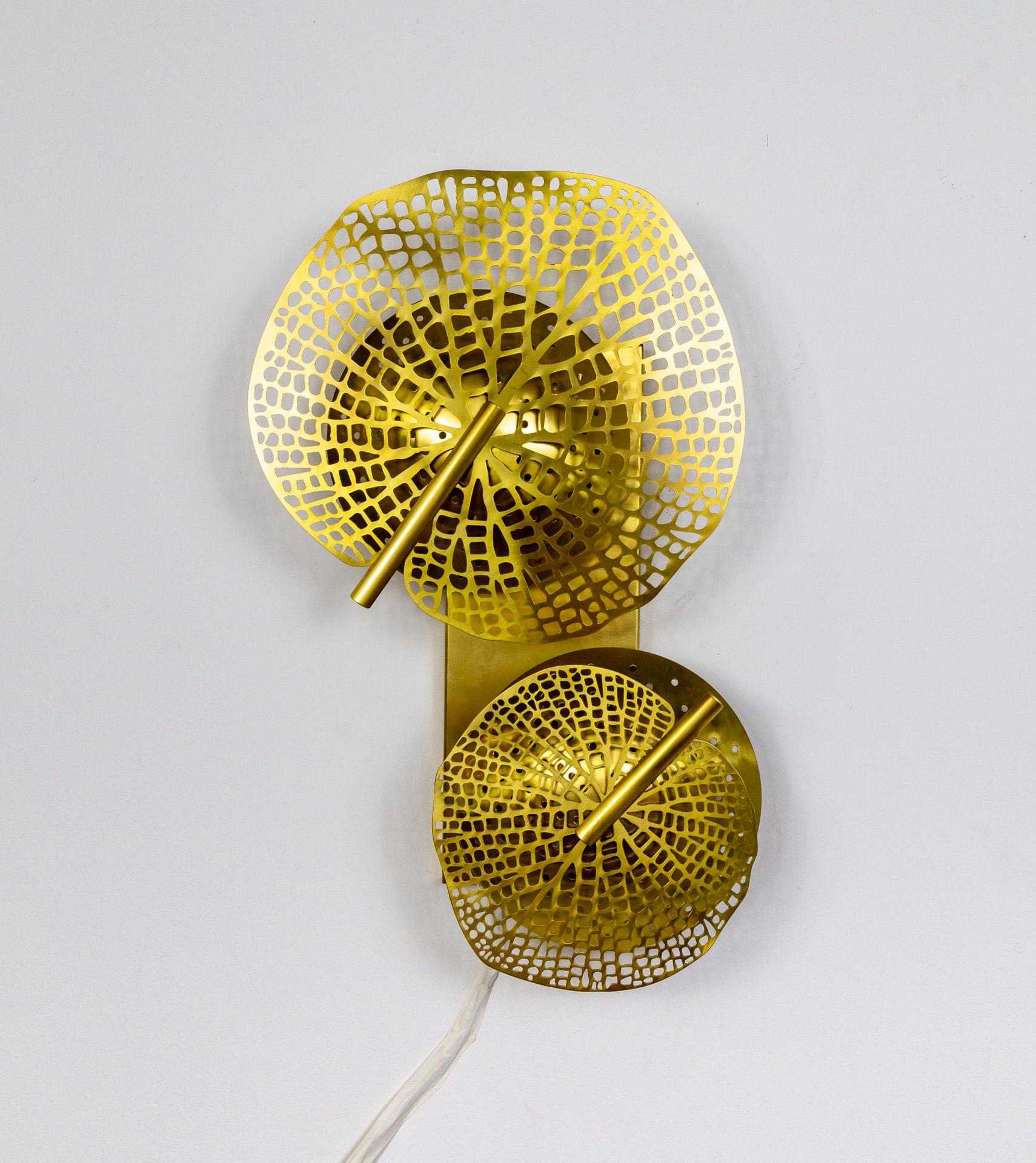 Contemporary Italian Polished Brass Perforated Leaf Sconces, Pair.  For Sale 2