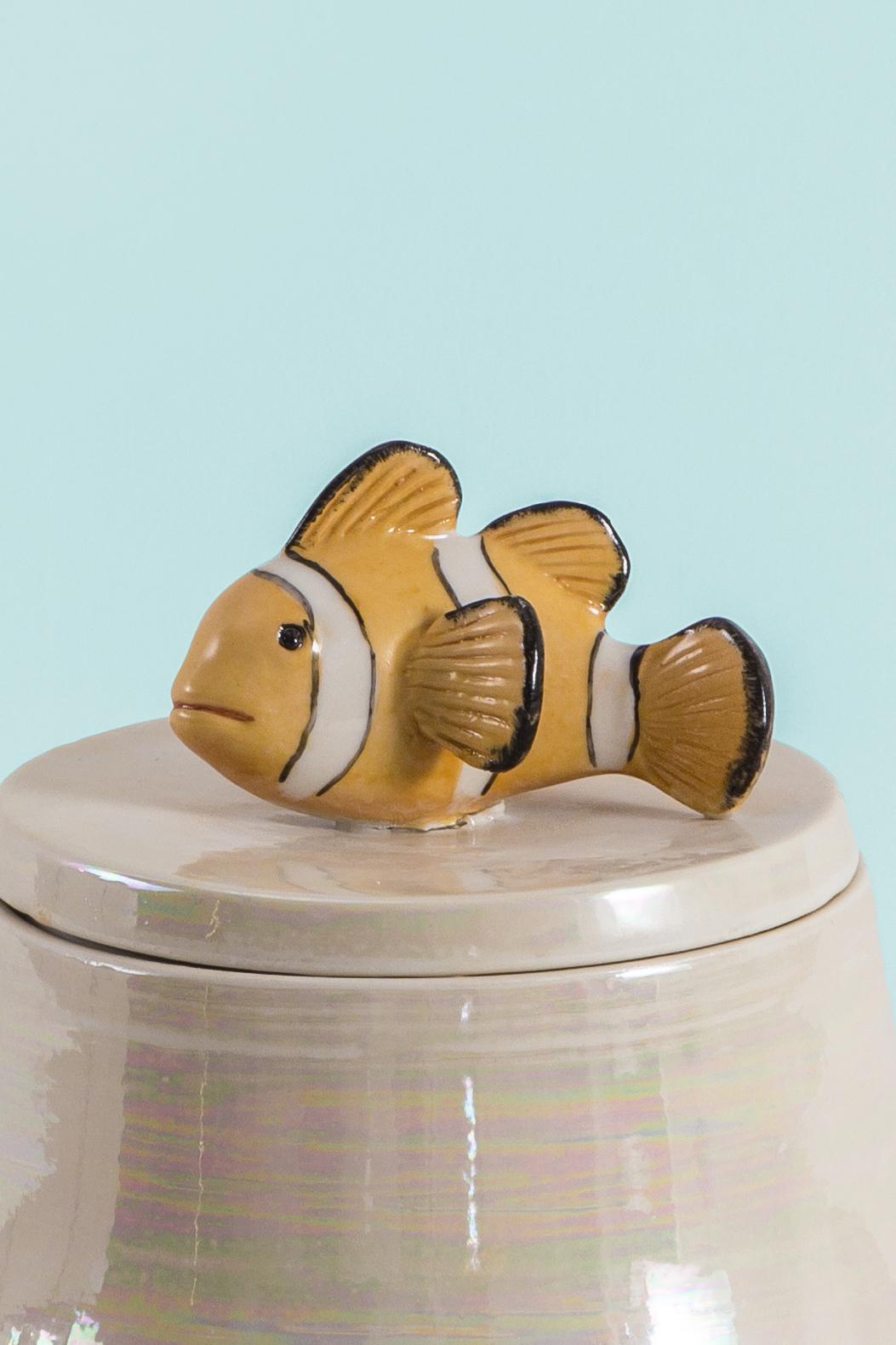This Italian porcelain sculpture is part of Grand Tour by Vito Nesta. Made in Capodimonte porcelain with a glossy and iridescent finish. This pocket box is embellished by a hand painted clownfish.