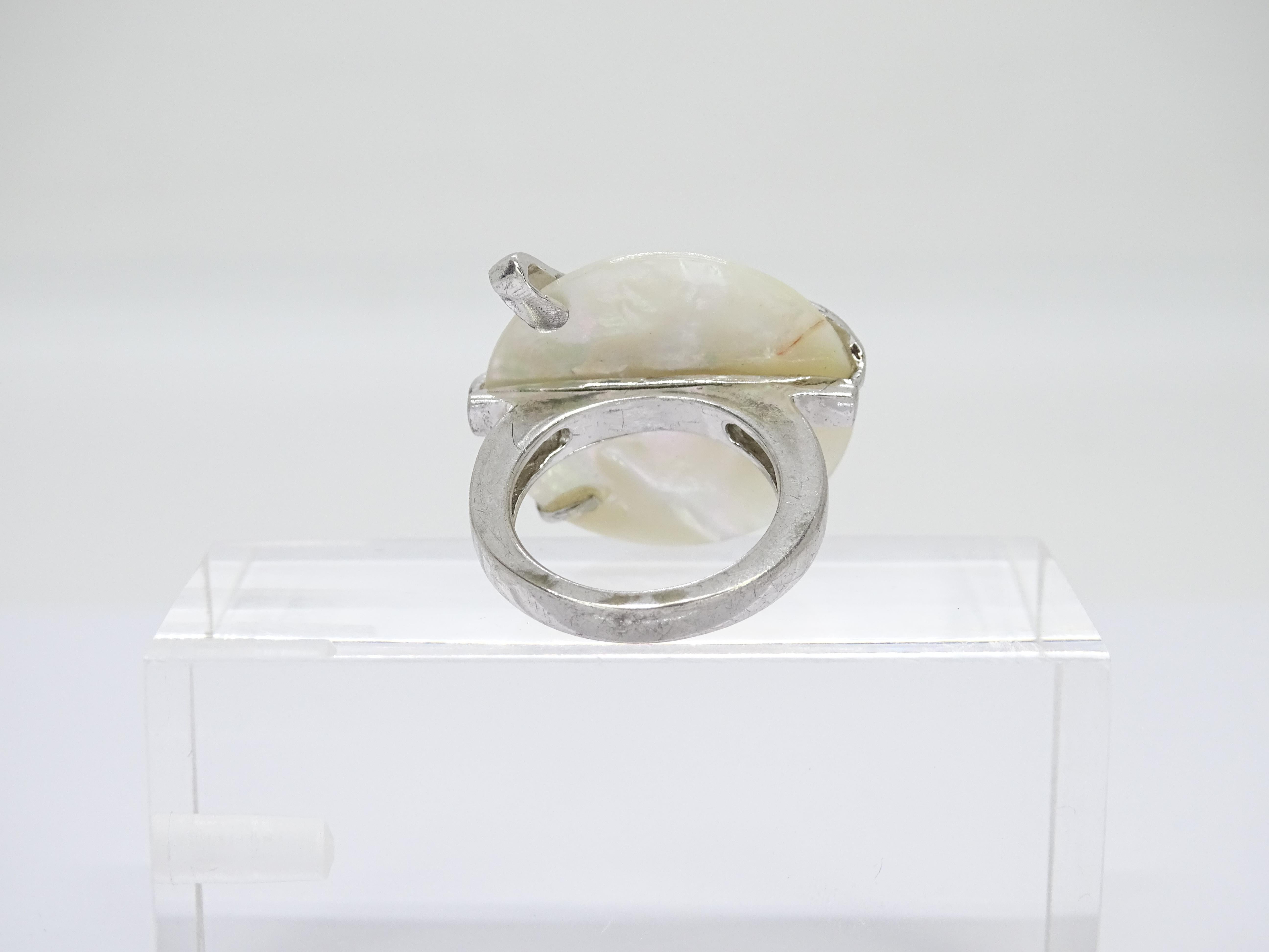 Contemporary Italian ring in sterling silver and mother-of-pearl rosette For Sale 10