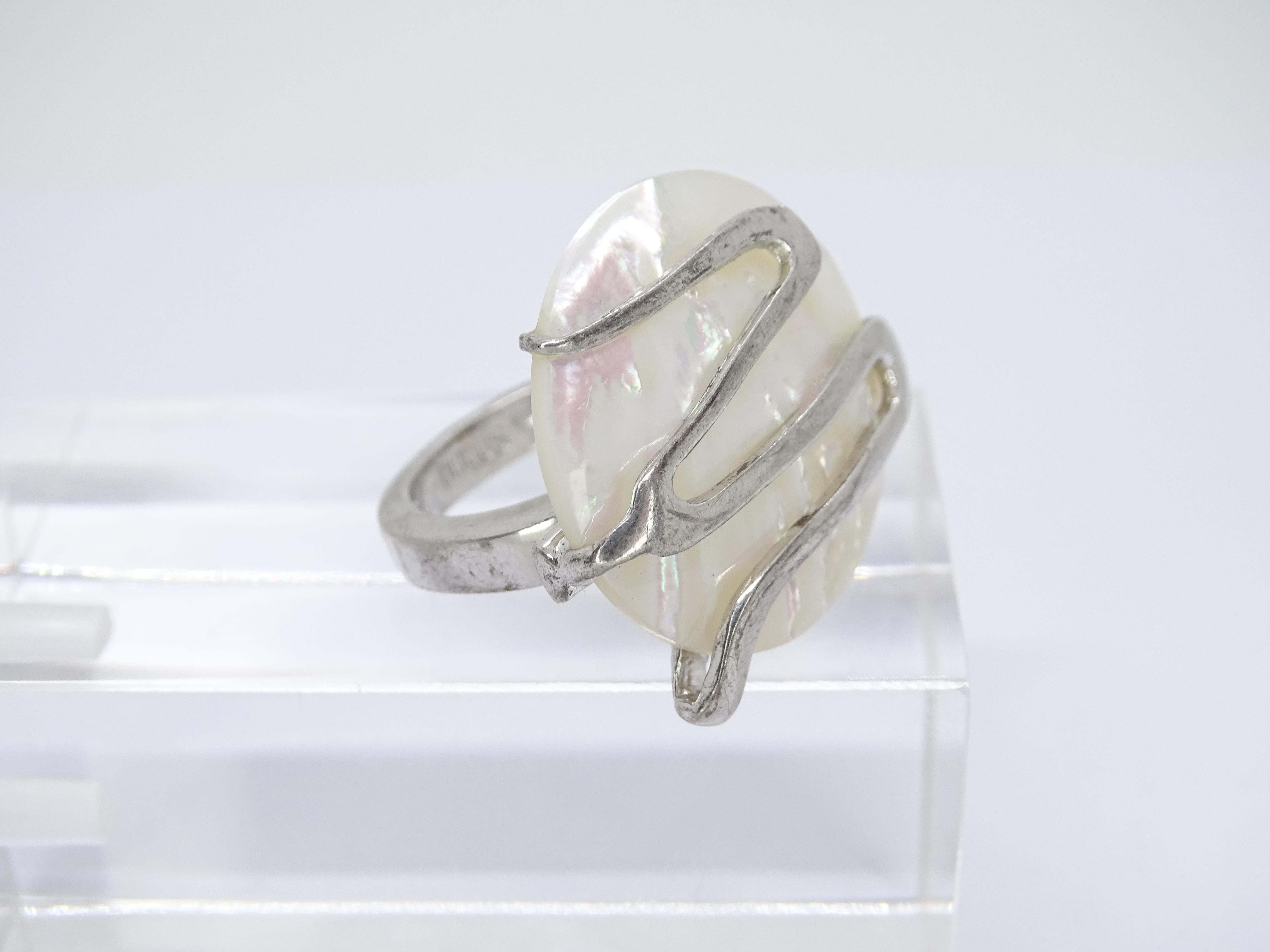 Contemporary Italian ring in sterling silver and mother-of-pearl rosette For Sale 14