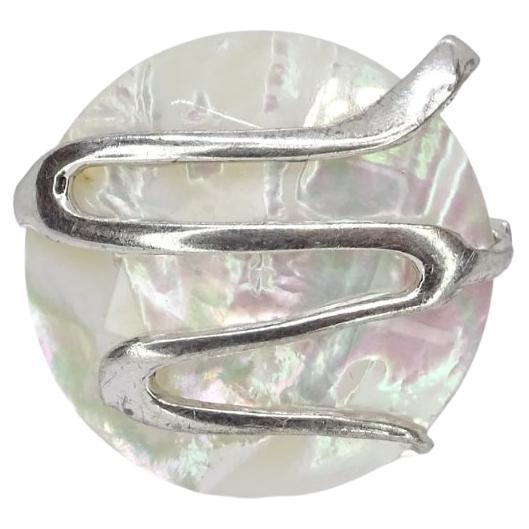 Contemporary Italian ring in sterling silver and mother-of-pearl rosette