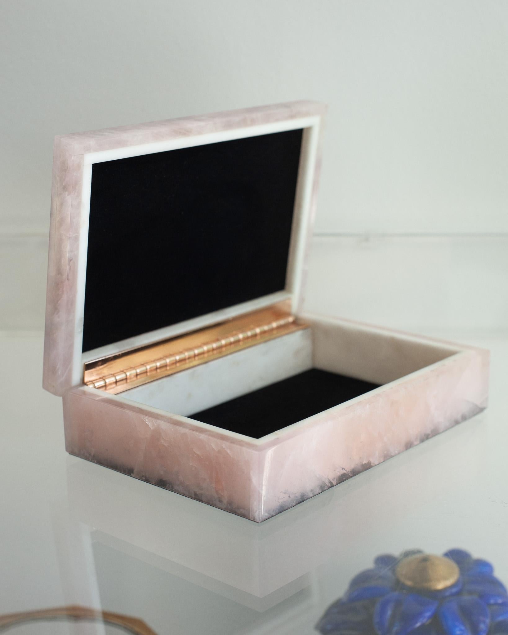 Contemporary Italian Rose Quartz Box mit Scharnierdeckel (Italienisch) im Angebot
