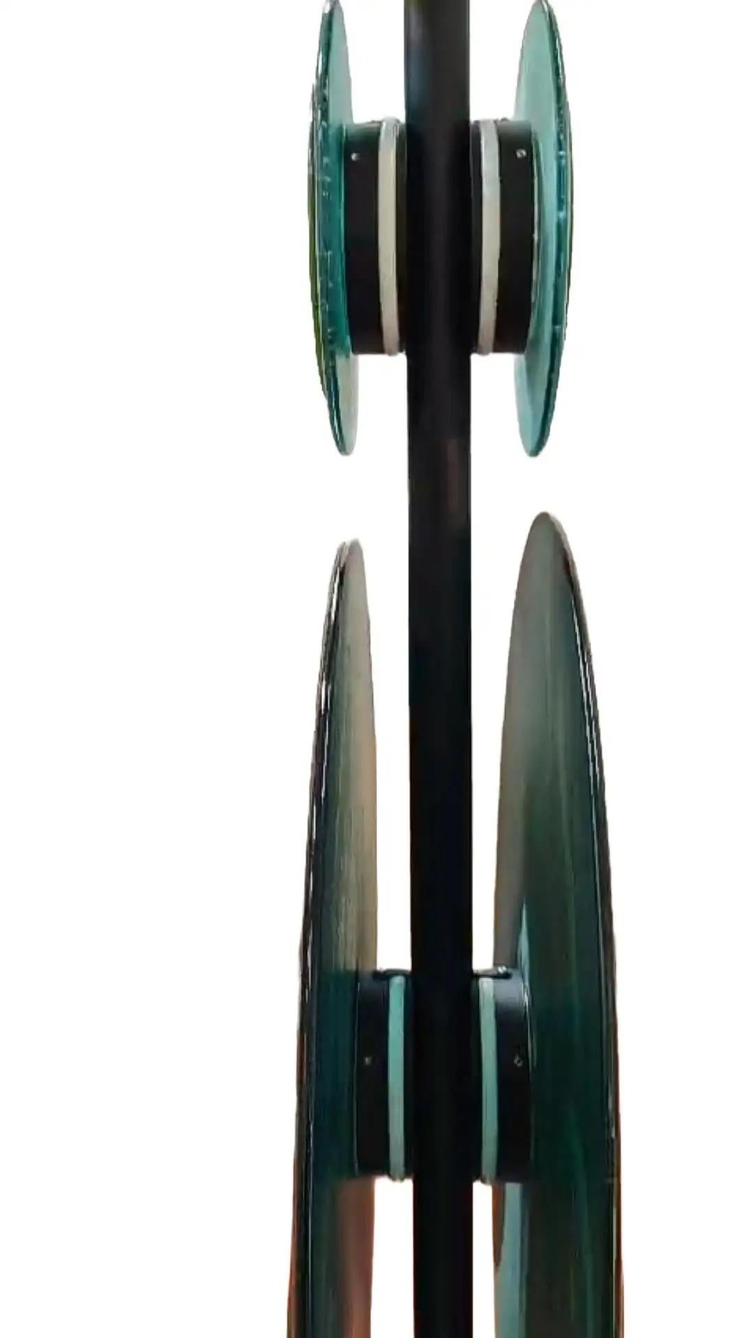Laqué Lampadaire totem italien contemporain en verre de Murano rond, vert et bleu à deux disques en vente